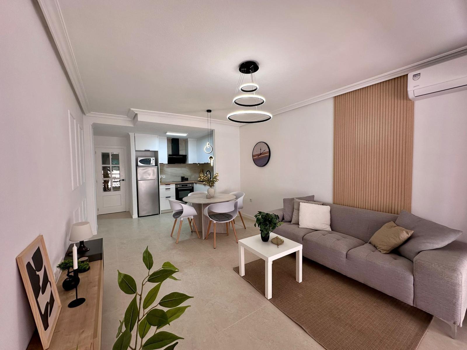 For sale - 2 Bedroom 1 Bathroom Apartment in Torrevieja - Habaneras  - Alicante