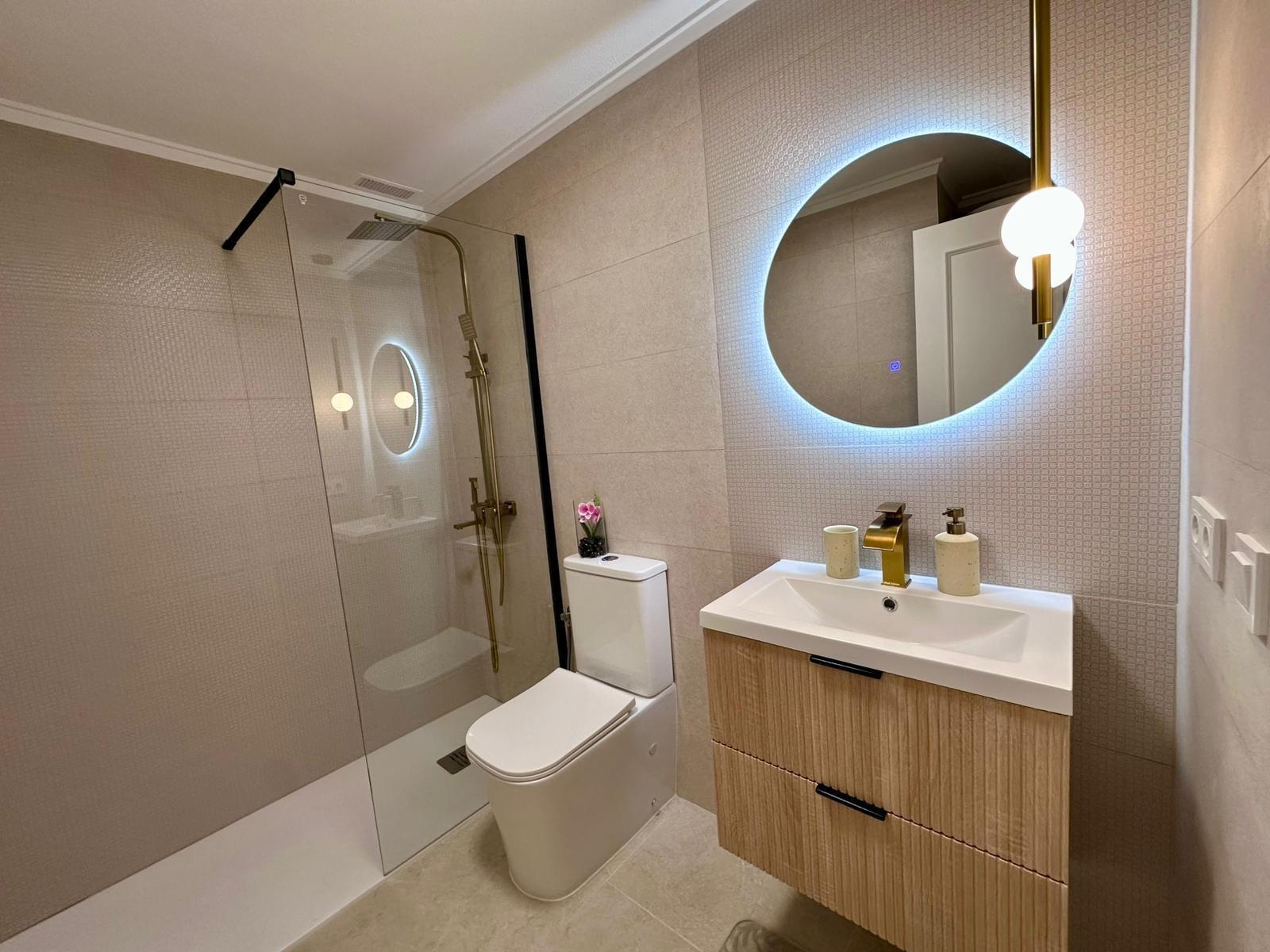 For sale - 2 Bedroom 1 Bathroom Apartment in Torrevieja - Habaneras  - Alicante