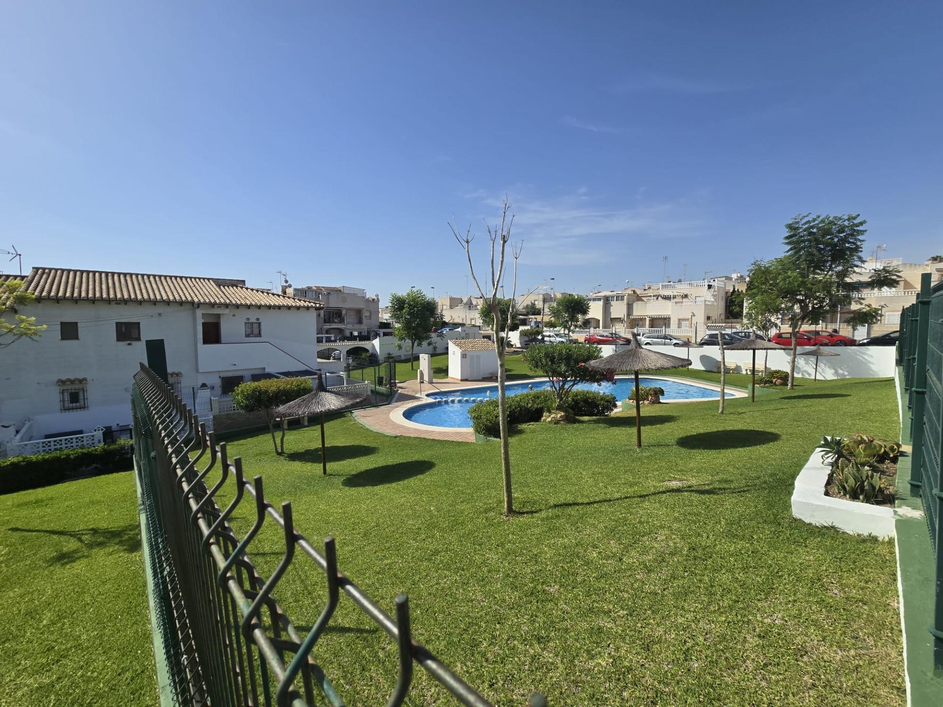 For sale - 3 Bedroom 1 Bathroom Bungalow in Torrevieja - Los Balcones  - Alicante