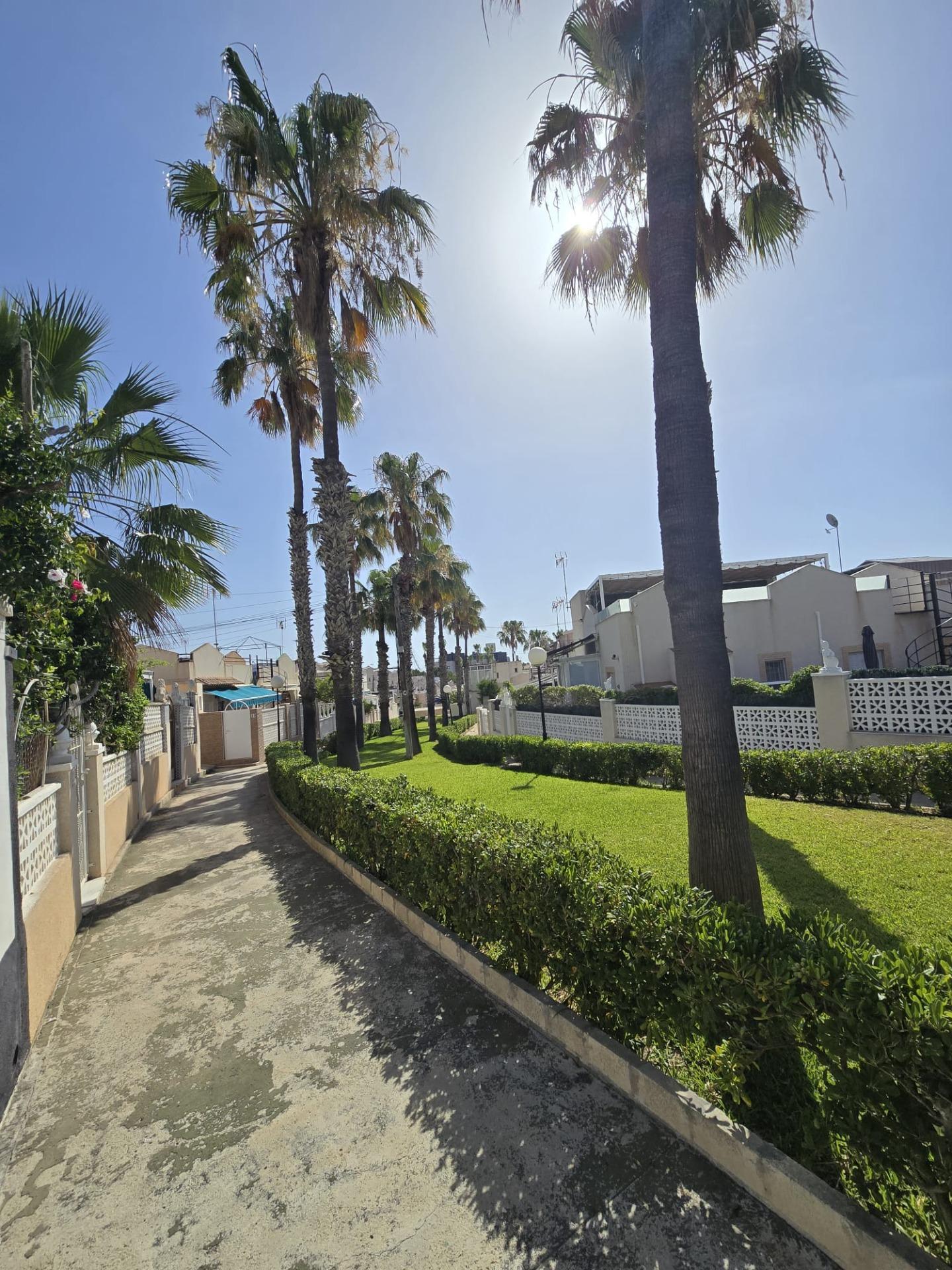 For sale - 3 Bedroom 1 Bathroom Bungalow in Torrevieja - Los Balcones  - Alicante