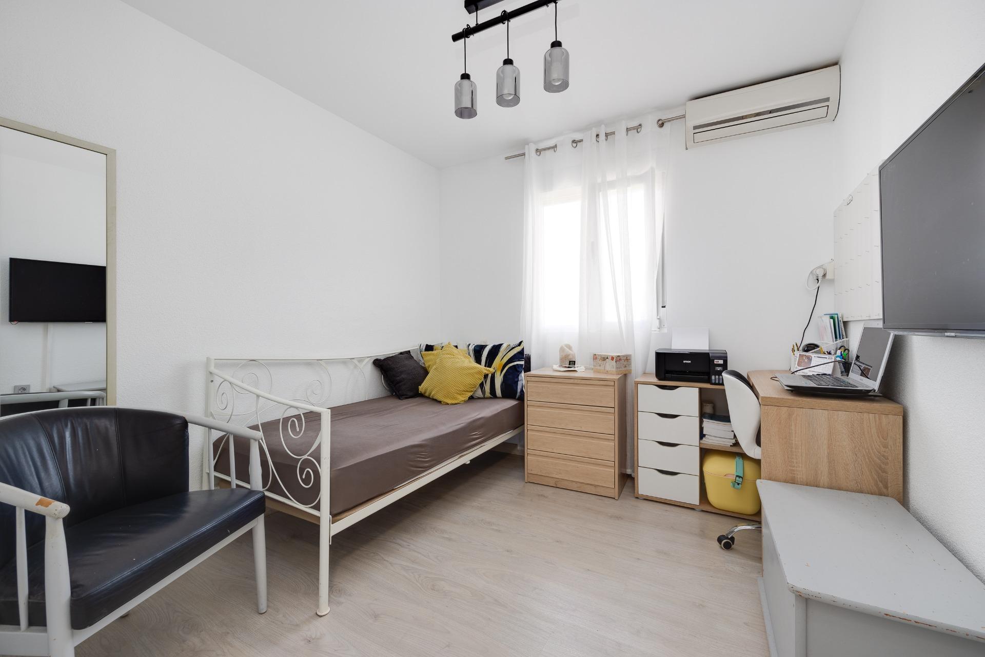 For sale - 2 Bedroom 1 Bathroom Town House in Torrevieja - aguas nuevas  - Alicante