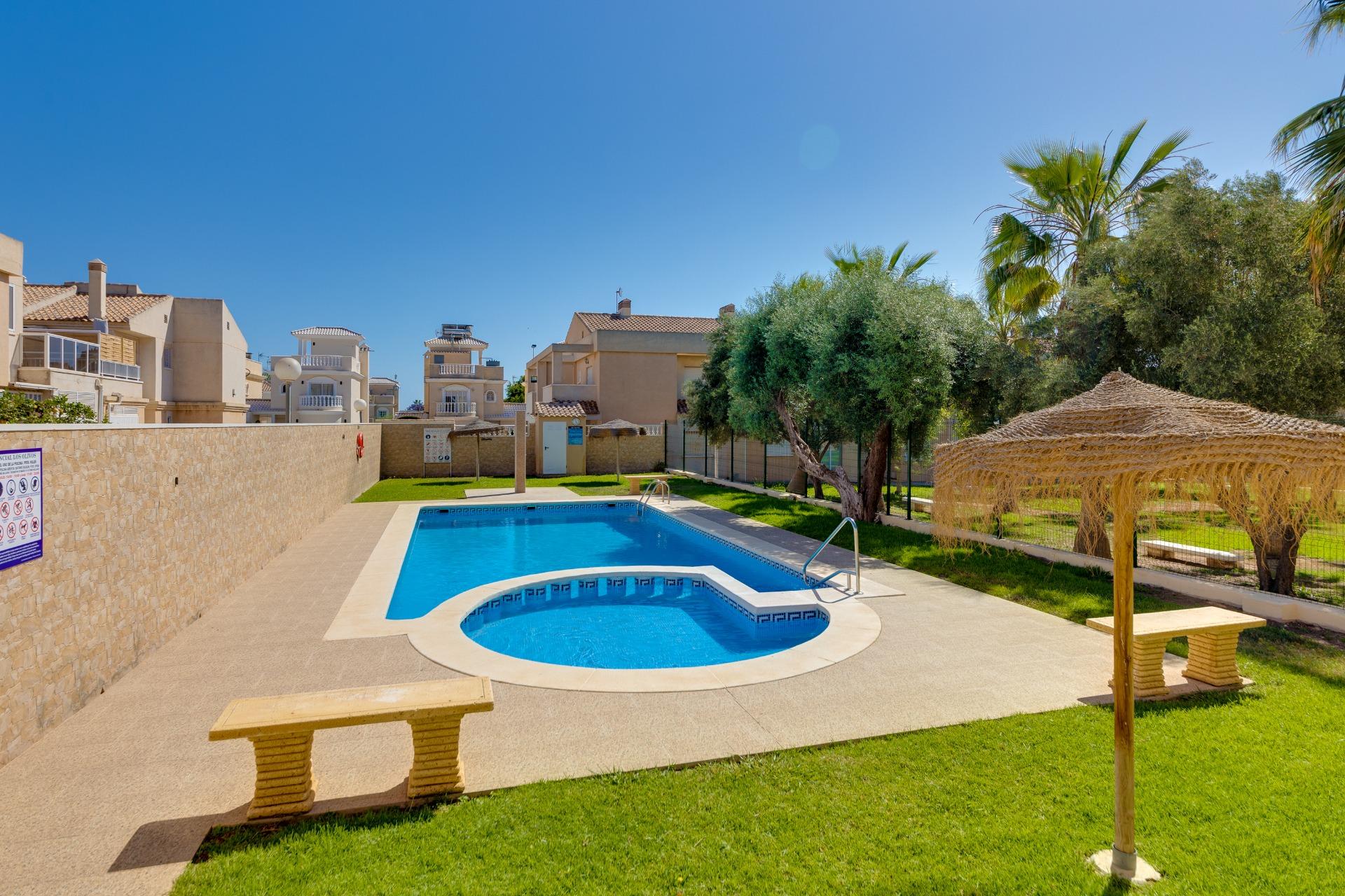 For sale - 2 Bedroom 1 Bathroom Town House in Torrevieja - aguas nuevas  - Alicante