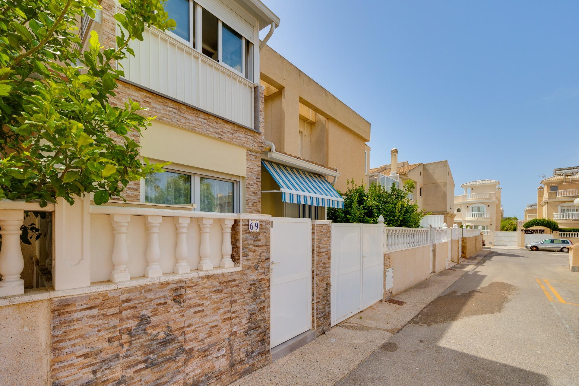 For sale - 2 Bedroom 1 Bathroom Town House in Torrevieja - aguas nuevas  - Alicante