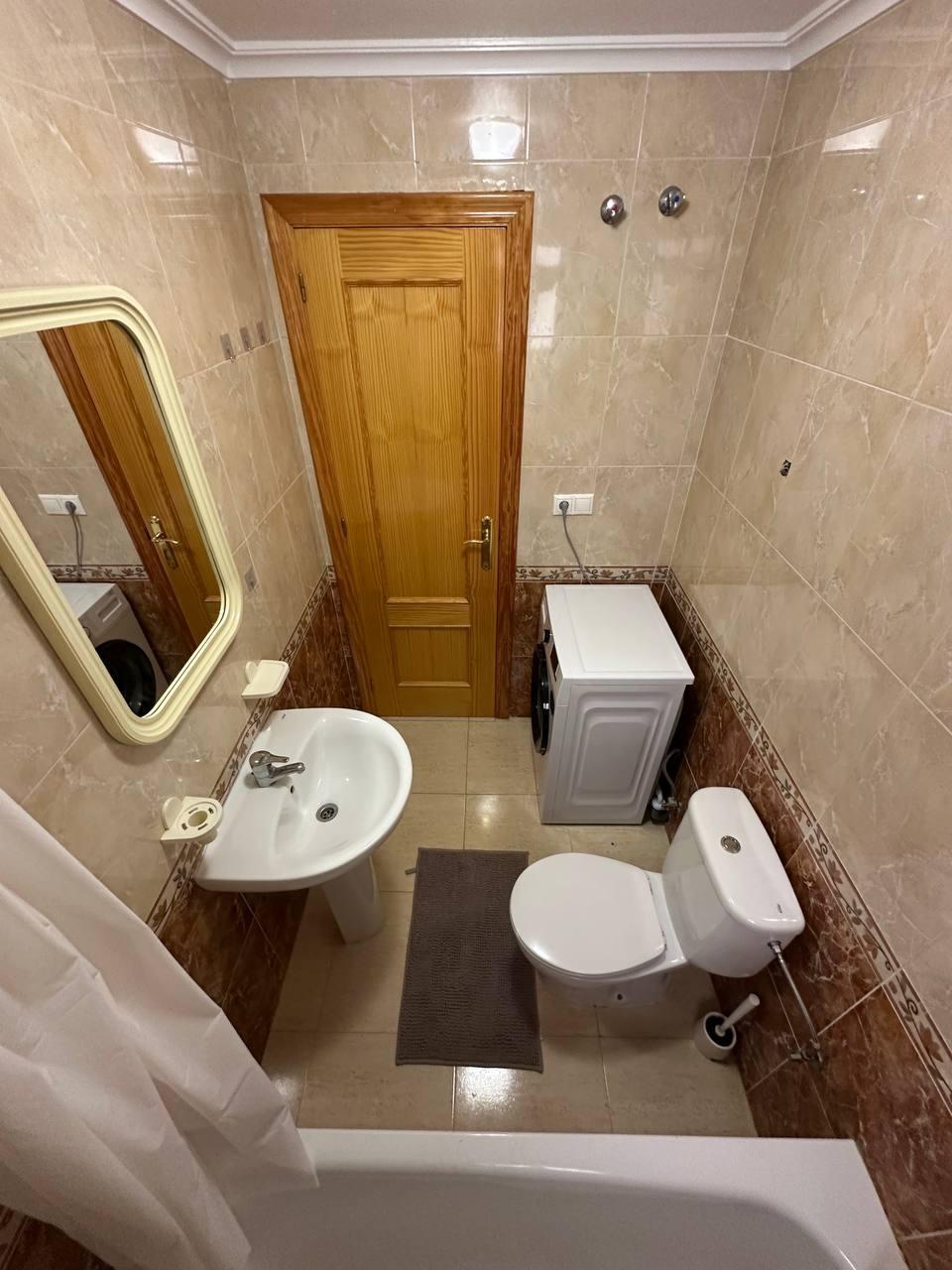 For sale - 2 Bedroom 2 Bathroom Apartment in Torrevieja - Centro  - Alicante