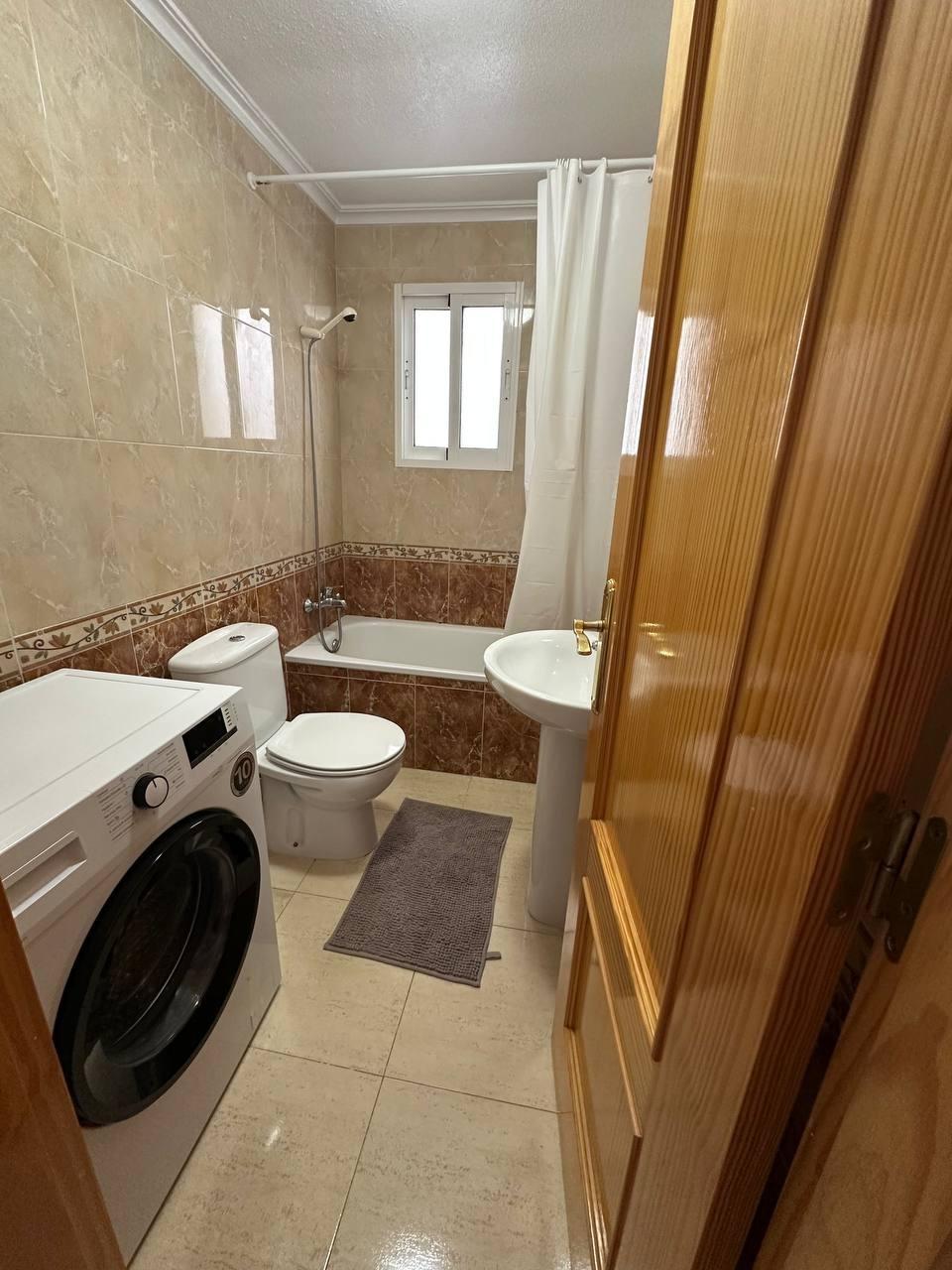 For sale - 2 Bedroom 2 Bathroom Apartment in Torrevieja - Centro  - Alicante