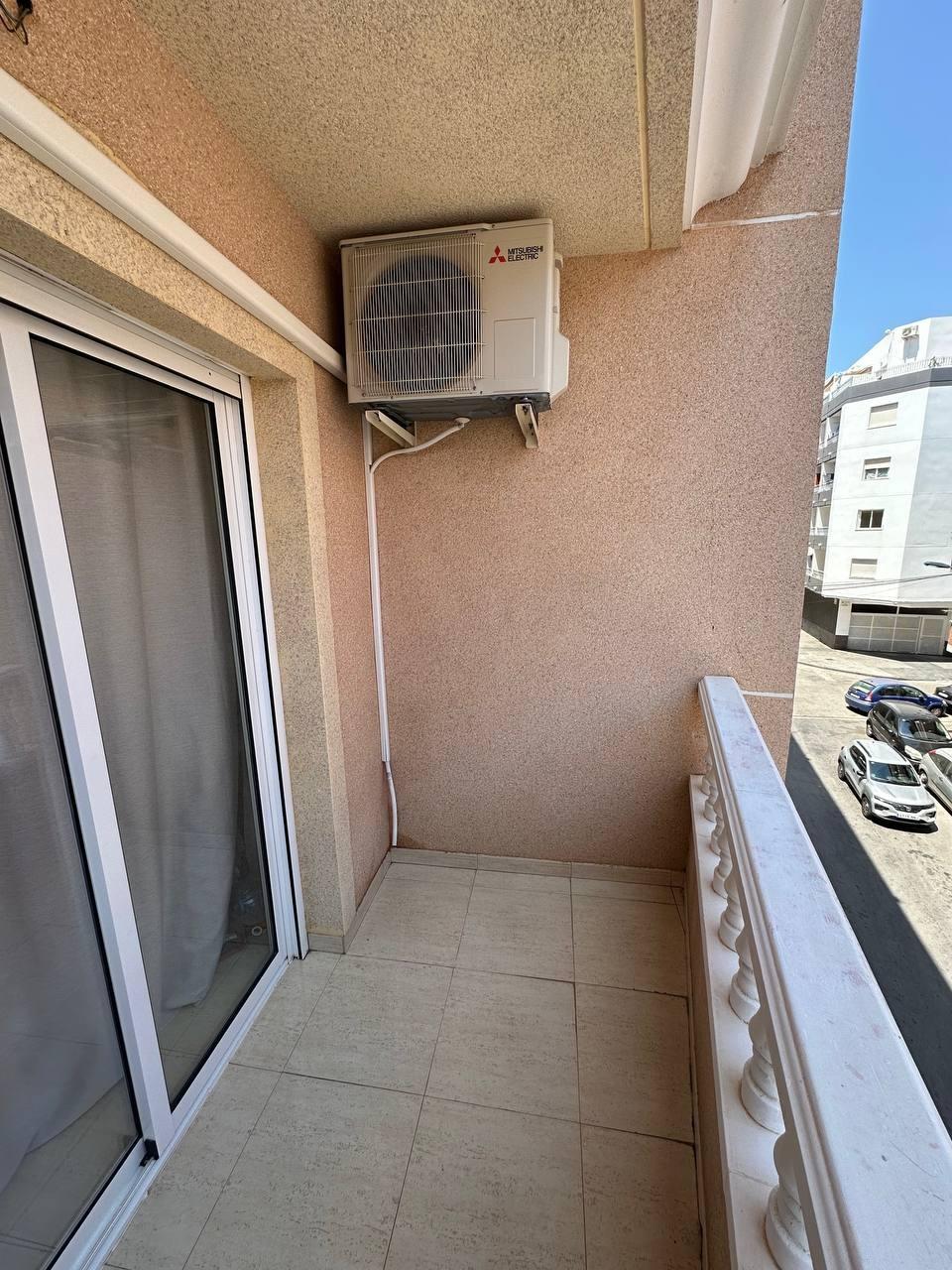 For sale - 2 Bedroom 2 Bathroom Apartment in Torrevieja - Centro  - Alicante