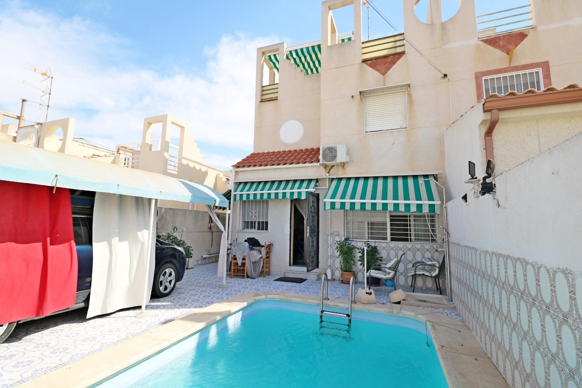 For sale - 4 Bedroom 2 Bathroom Quad House in Torrevieja - Torretas  - Alicante