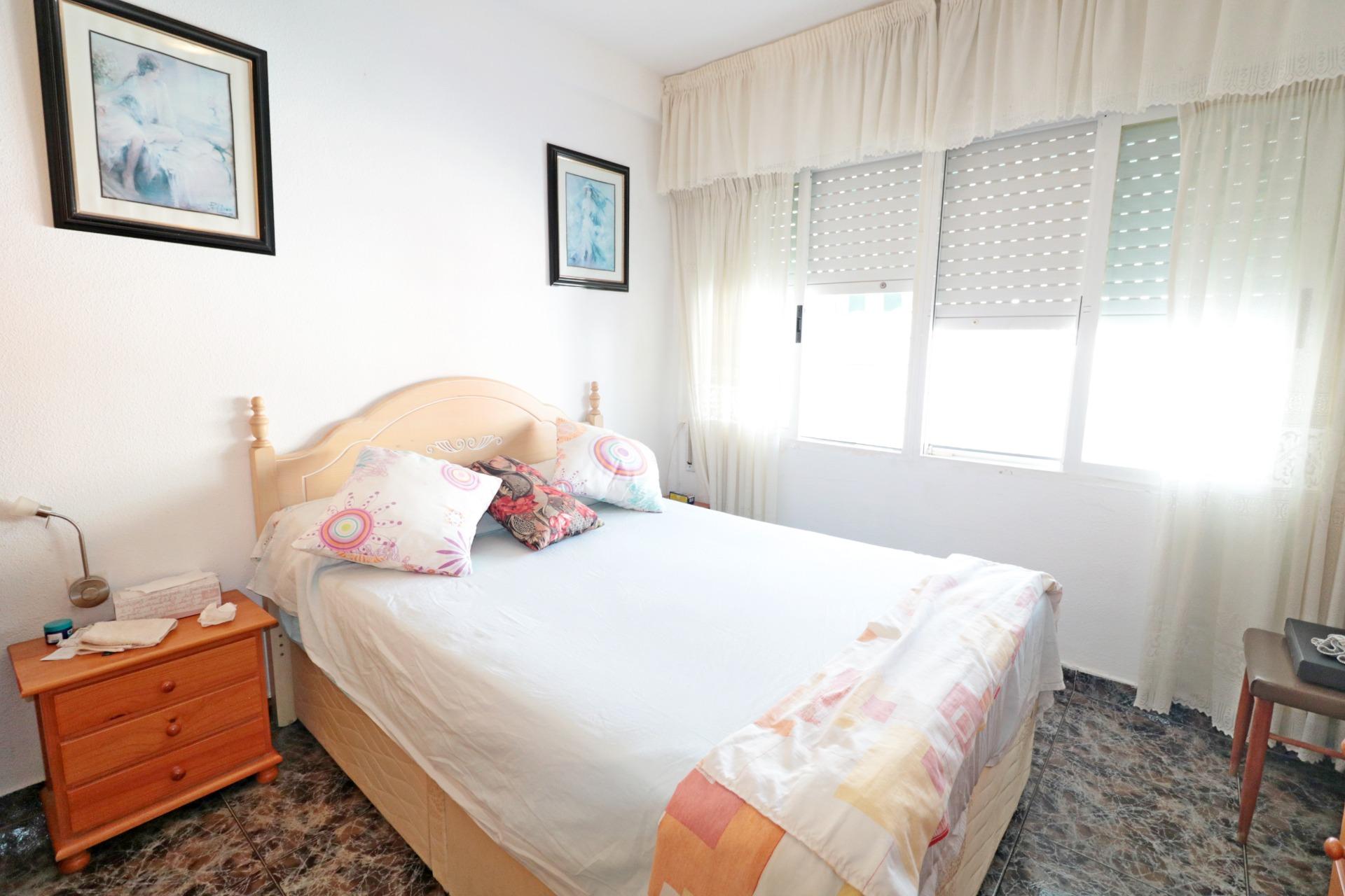 For sale - 4 Bedroom 2 Bathroom Quad House in Torrevieja - Torretas  - Alicante