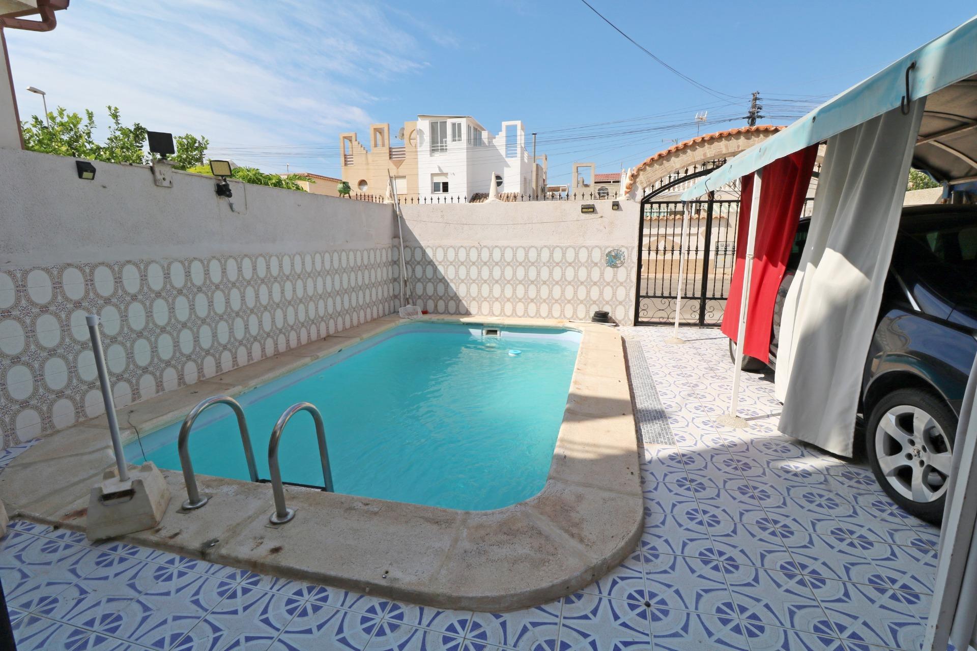 For sale - 4 Bedroom 2 Bathroom Quad House in Torrevieja - Torretas  - Alicante