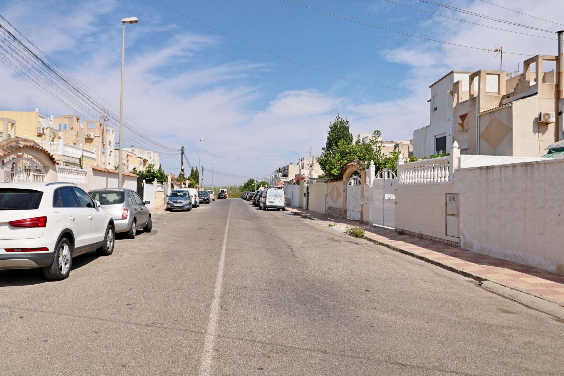 For sale - 4 Bedroom 2 Bathroom Quad House in Torrevieja - Torretas  - Alicante