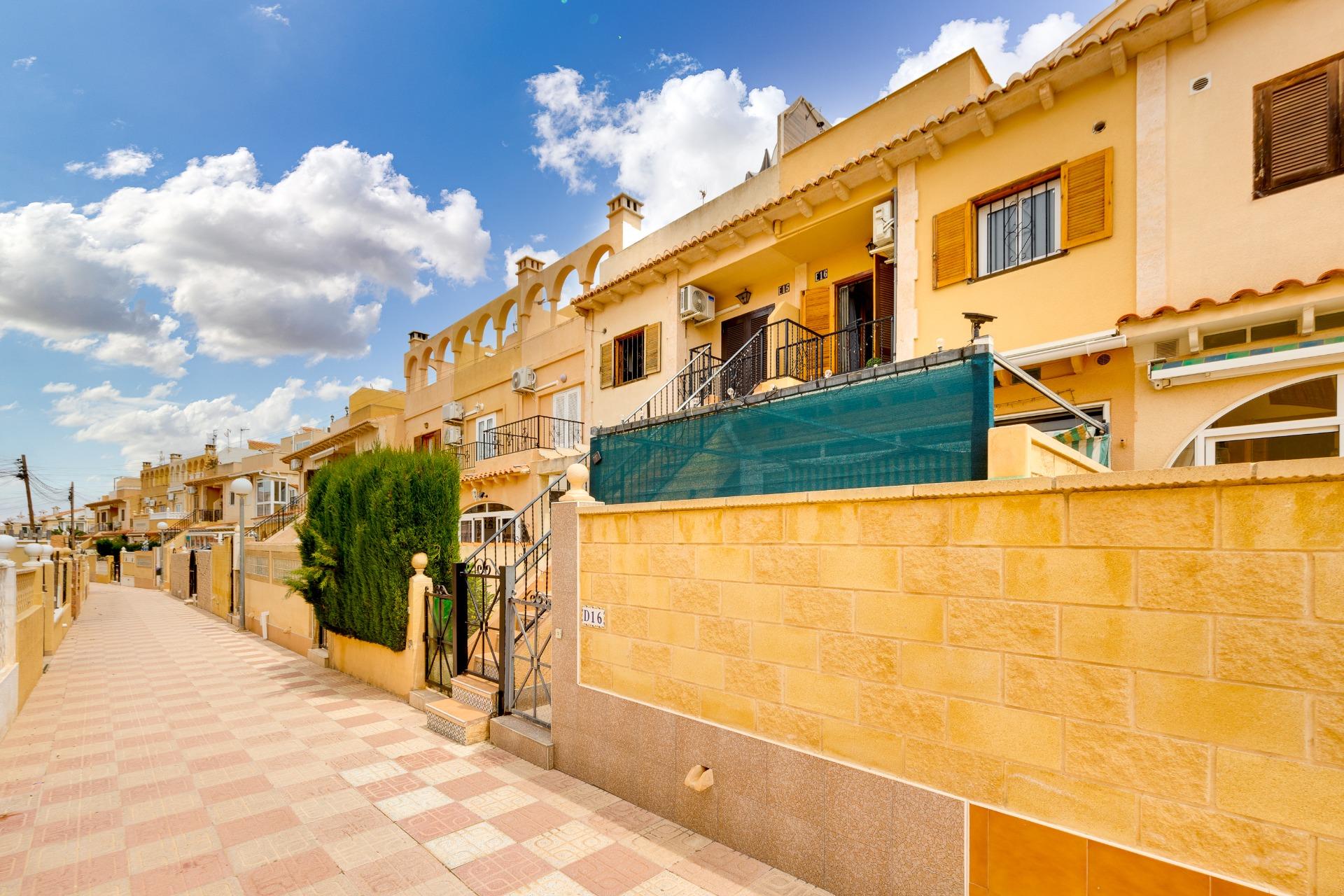 For sale - 2 Bedroom 1 Bathroom Bungalow in Torrevieja - La Siesta - El Salado - Torreta  - Alicante