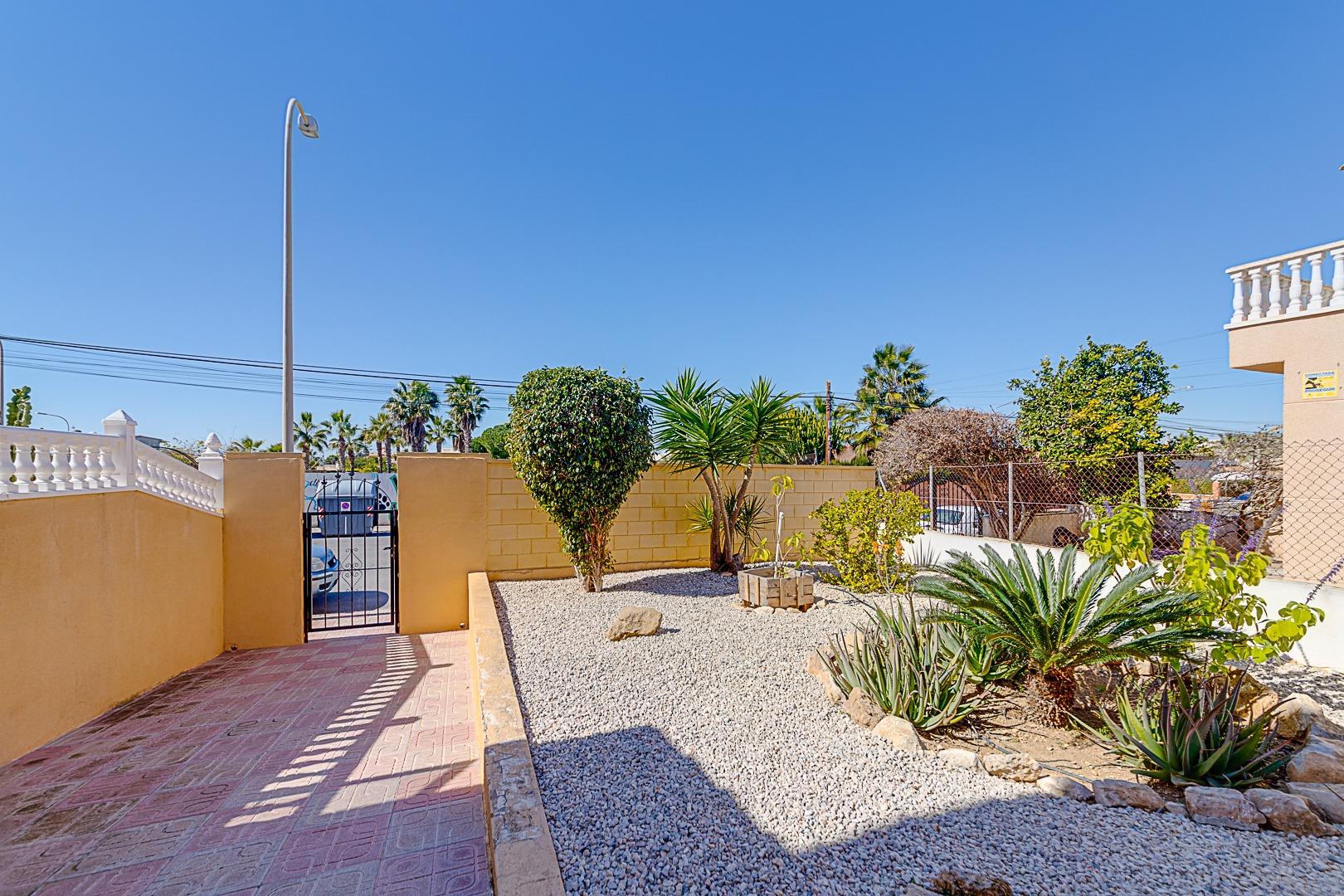 For sale - 2 Bedroom 1 Bathroom Bungalow in Torrevieja - La Siesta - El Salado - Torreta  - Alicante