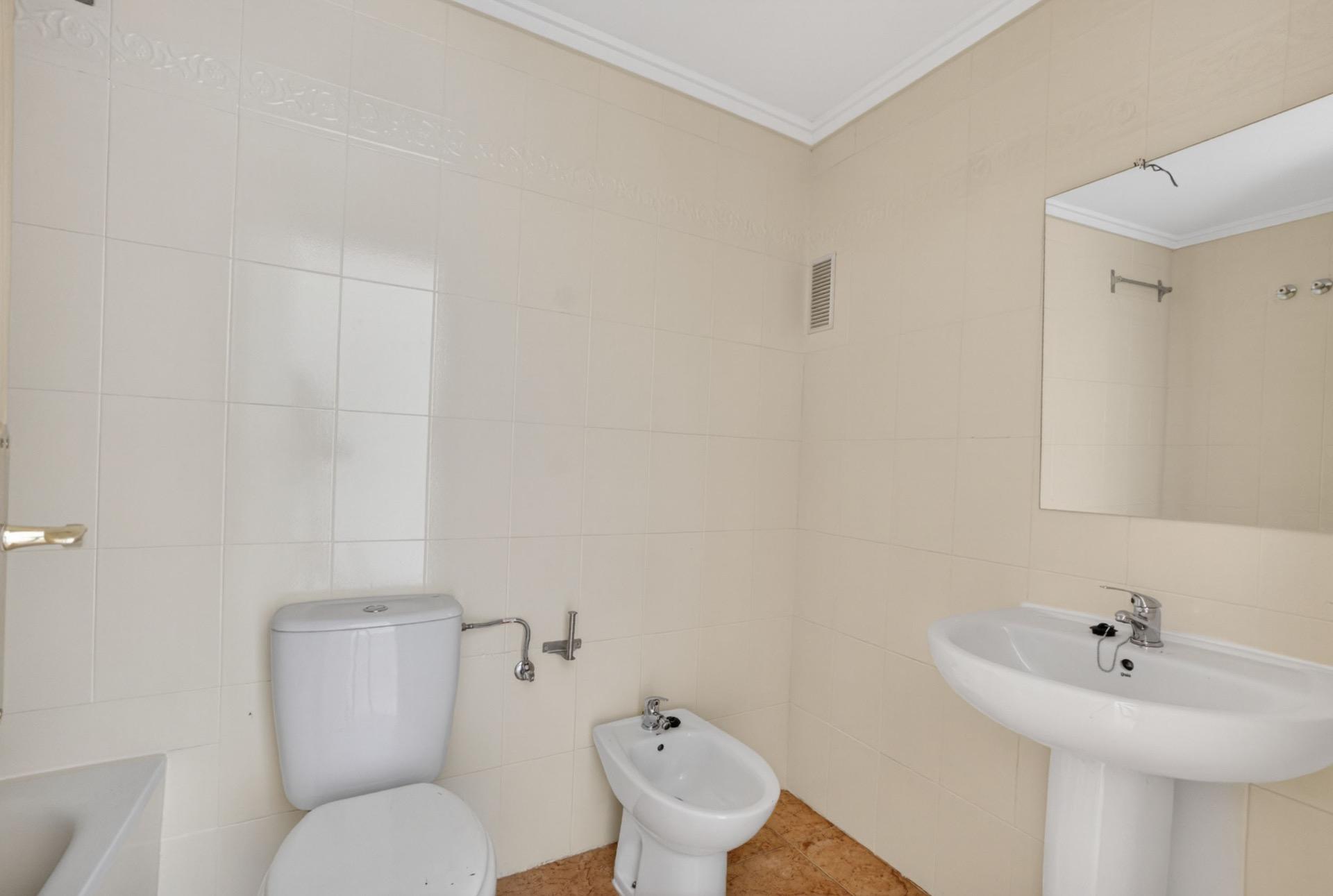 For sale - 2 Bedroom 1 Bathroom Apartment in Torrevieja - El Limonar  - Alicante