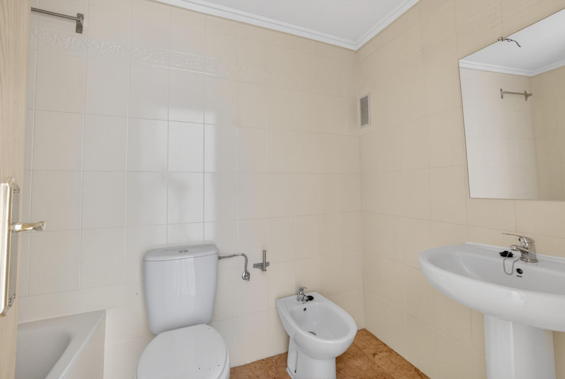 For sale - 2 Bedroom 1 Bathroom Apartment in Torrevieja - El Limonar  - Alicante