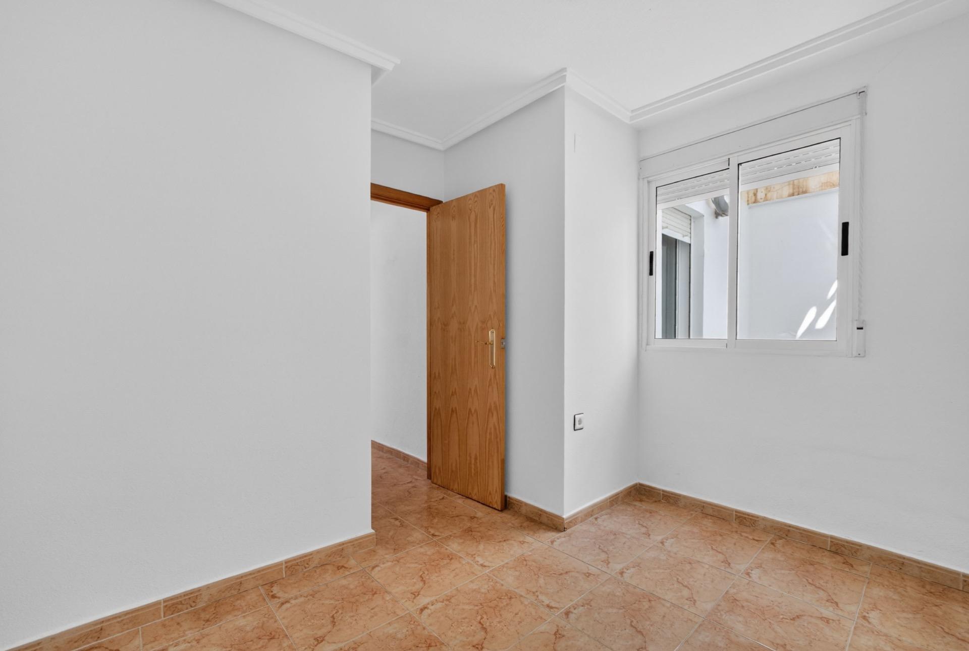For sale - 2 Bedroom 1 Bathroom Apartment in Torrevieja - El Limonar  - Alicante