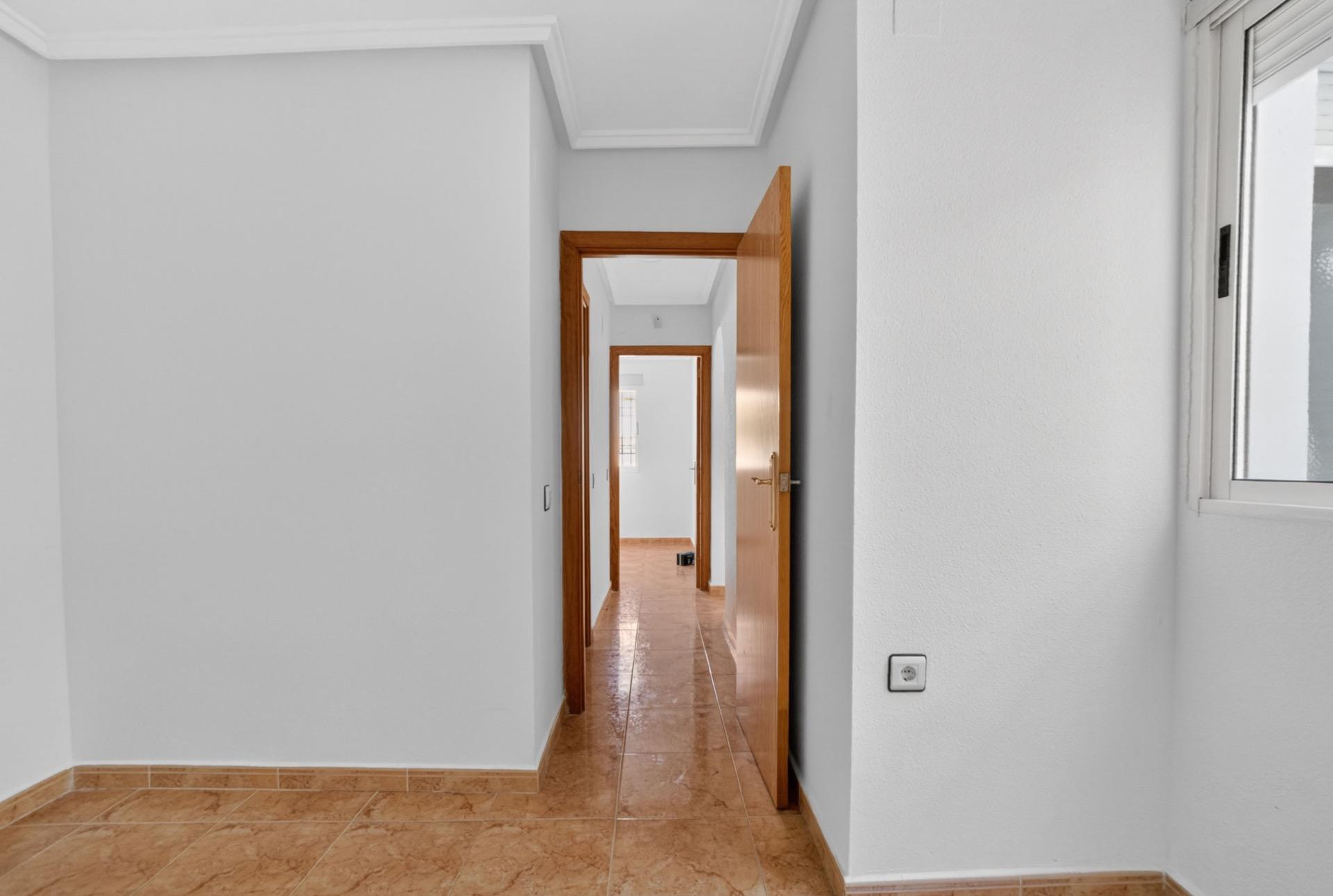 For sale - 2 Bedroom 1 Bathroom Apartment in Torrevieja - El Limonar  - Alicante