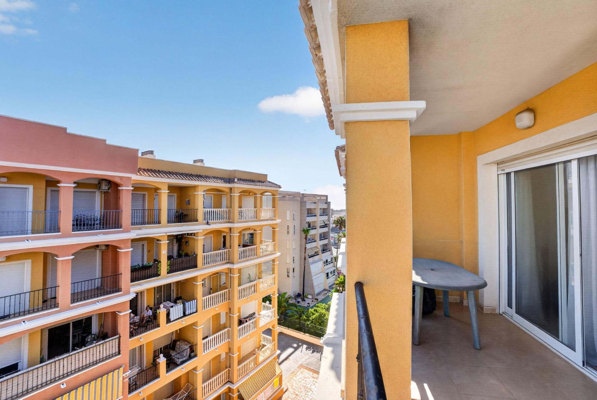 For sale - 2 Bedroom 1 Bathroom Penthouse in Torrevieja - Torreblanca  - Alicante