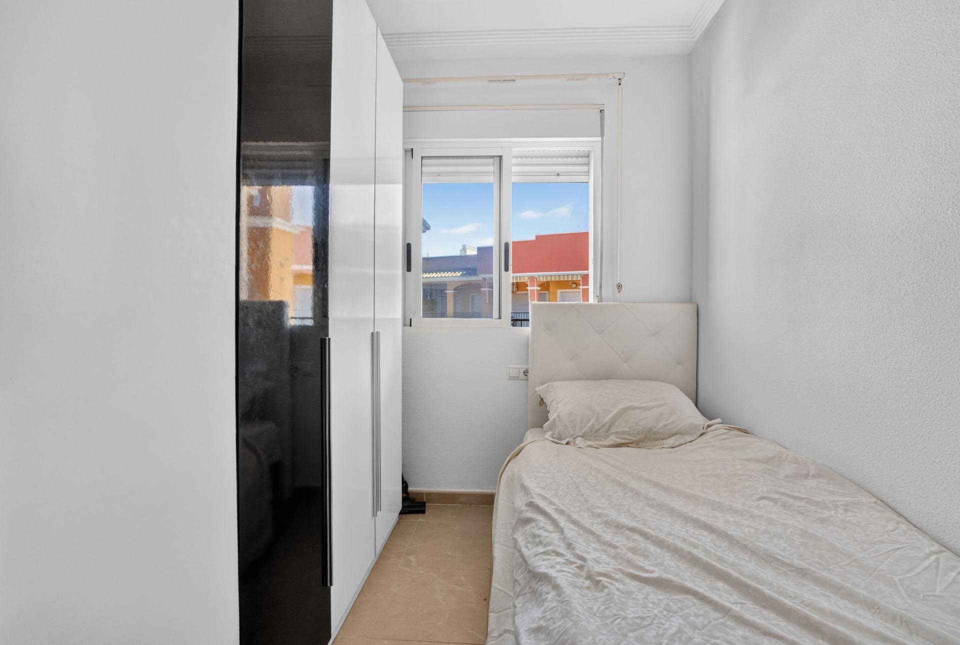 For sale - 2 Bedroom 1 Bathroom Penthouse in Torrevieja - Torreblanca  - Alicante