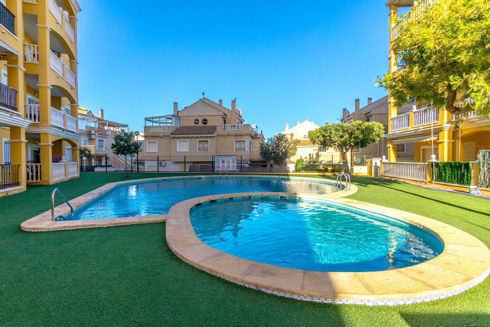 For sale - 2 Bedroom 1 Bathroom Penthouse in Torrevieja - Torreblanca  - Alicante