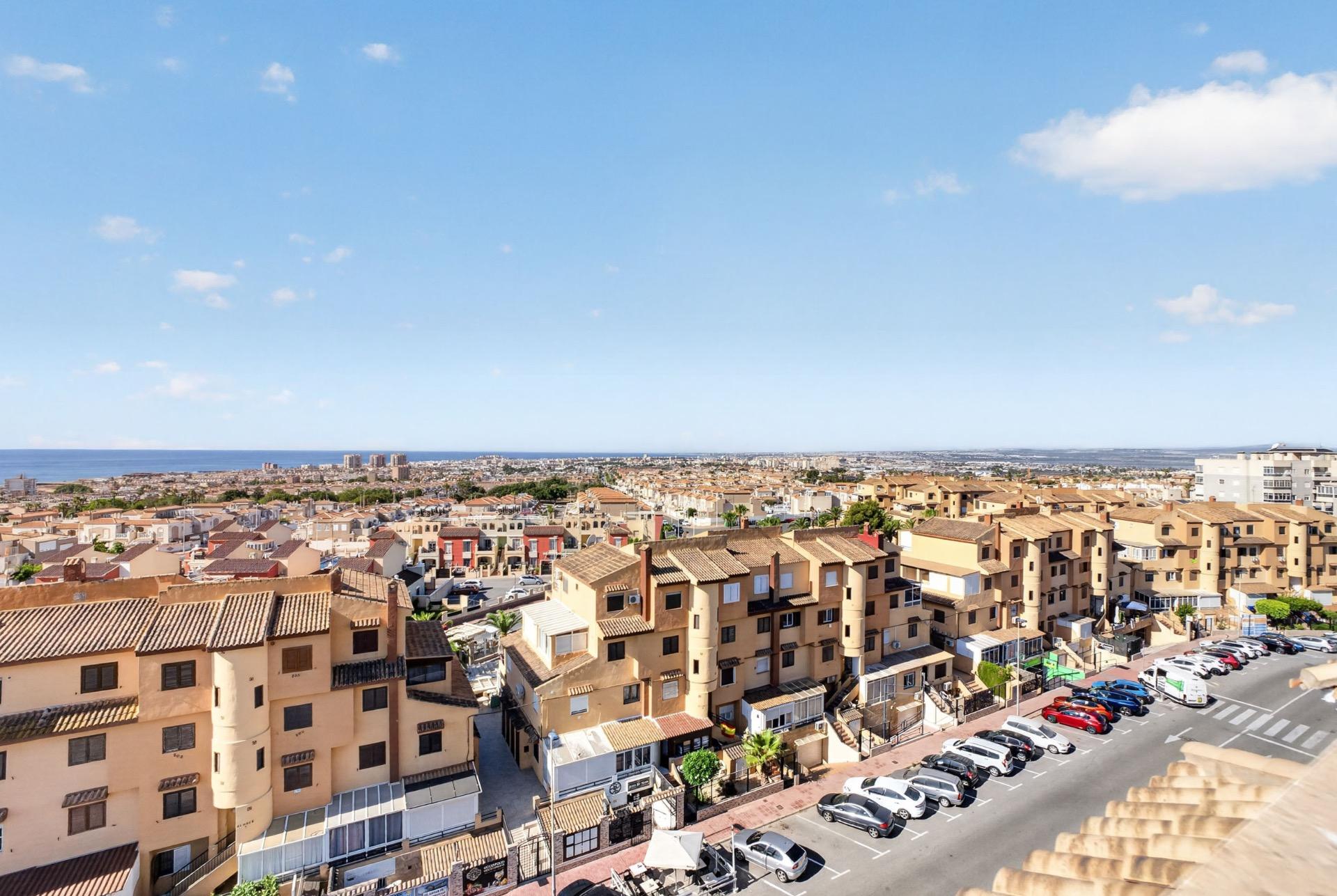 For sale - 2 Bedroom 1 Bathroom Penthouse in Torrevieja - Torreblanca  - Alicante