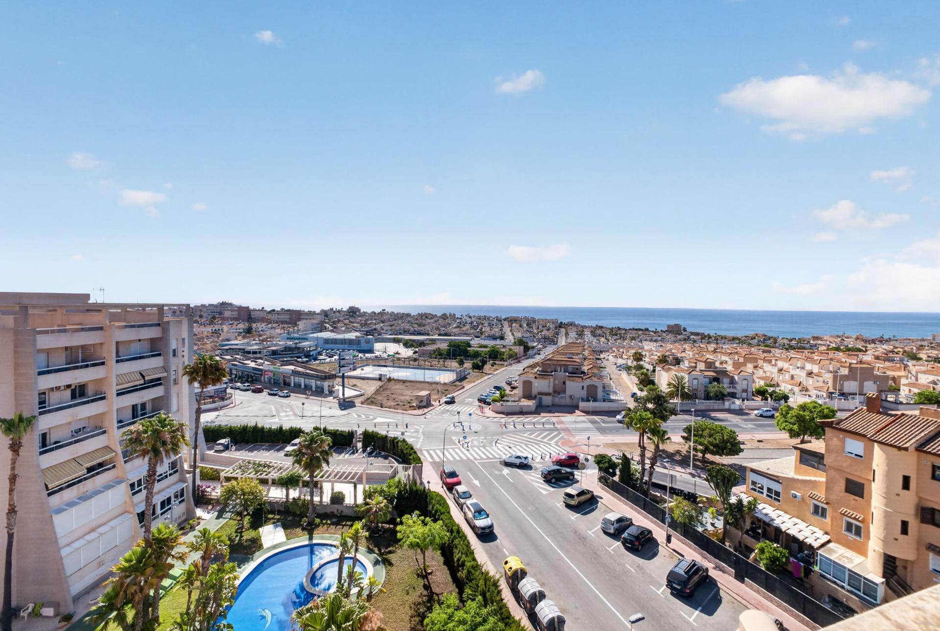 For sale - 2 Bedroom 1 Bathroom Penthouse in Torrevieja - Torreblanca  - Alicante