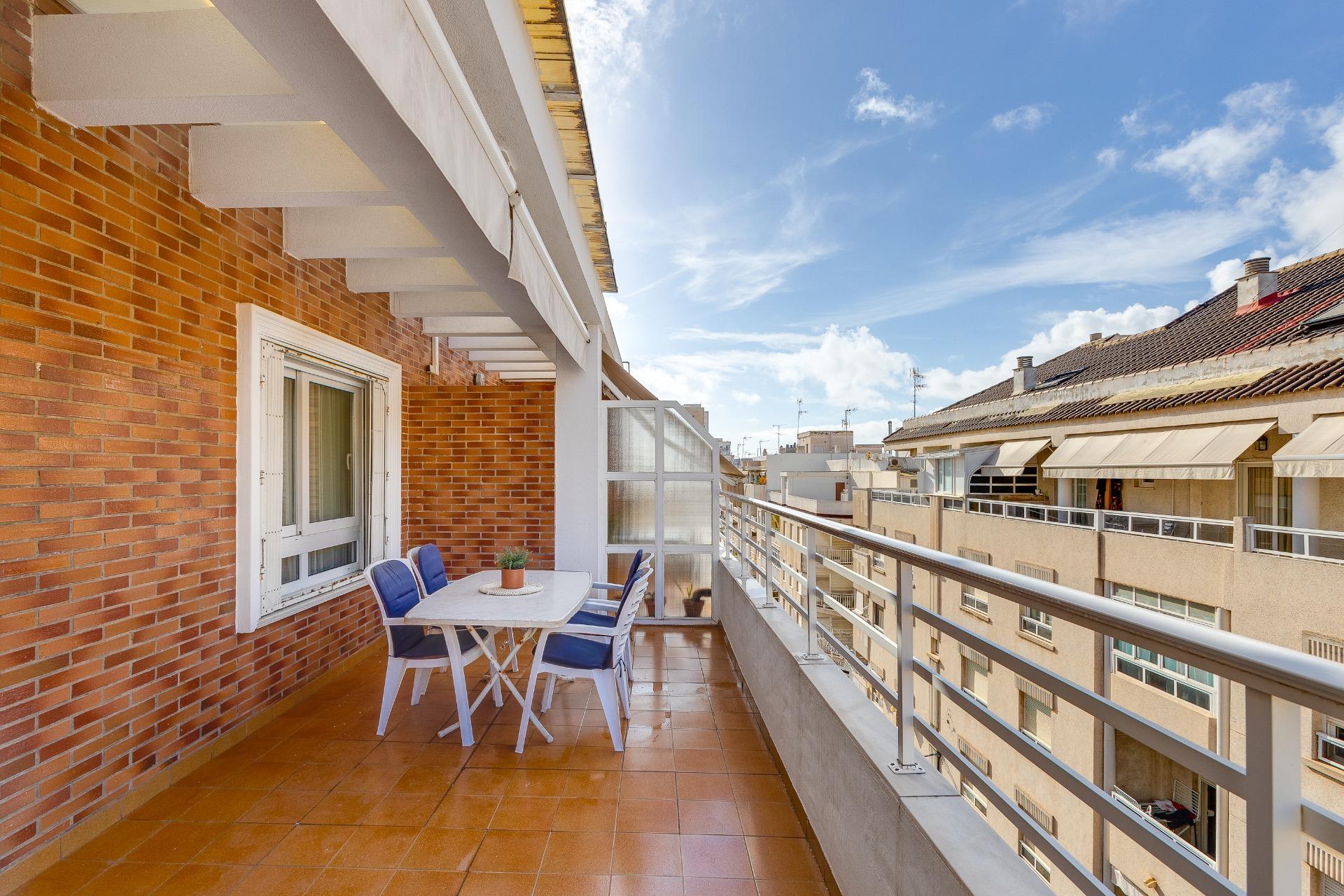 For sale - 2 Bedroom 2 Bathroom Penthouse in Torrevieja - Paseo Maritimo  - Alicante