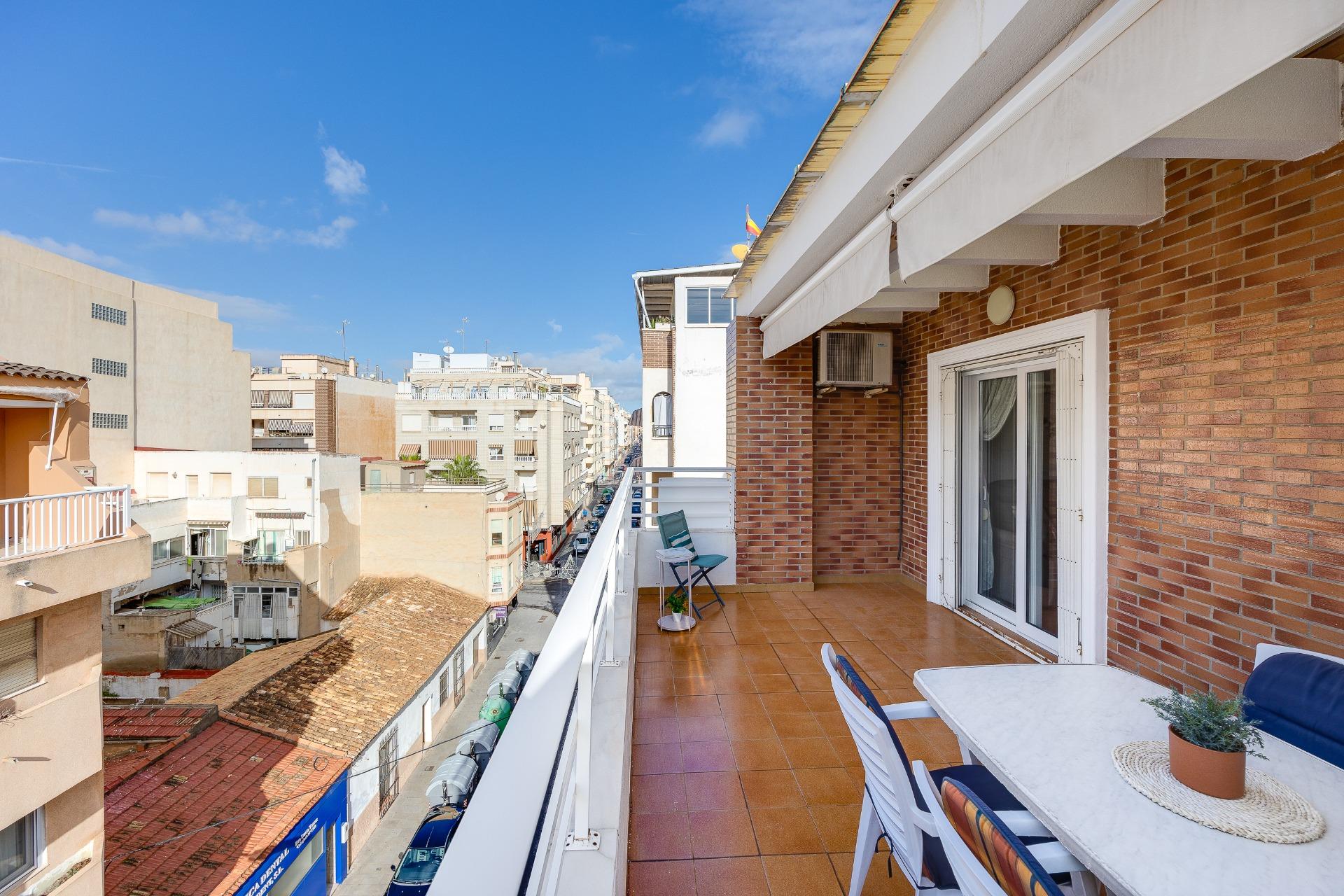 For sale - 2 Bedroom 2 Bathroom Penthouse in Torrevieja - Paseo Maritimo  - Alicante