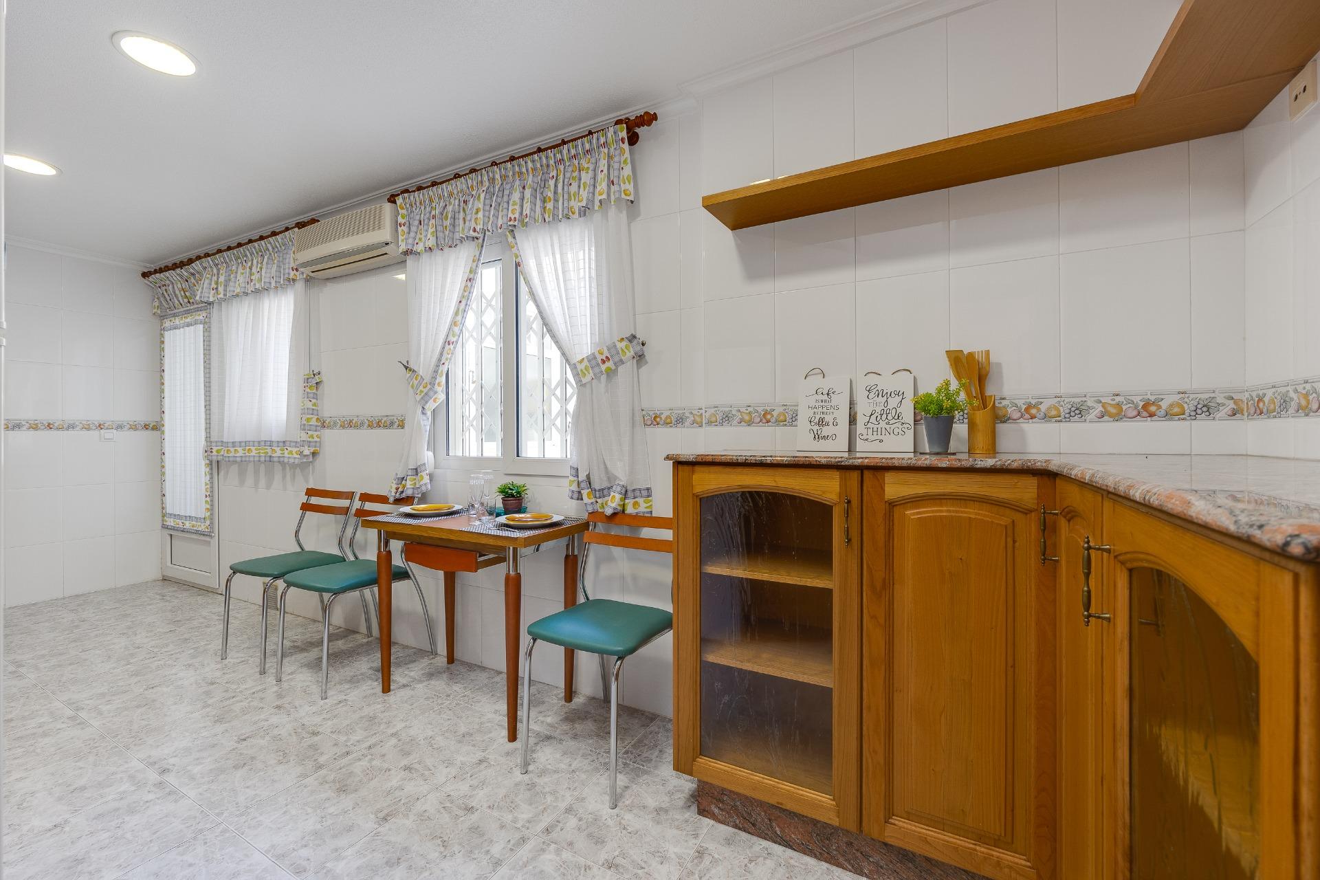For sale - 2 Bedroom 2 Bathroom Penthouse in Torrevieja - Paseo Maritimo  - Alicante