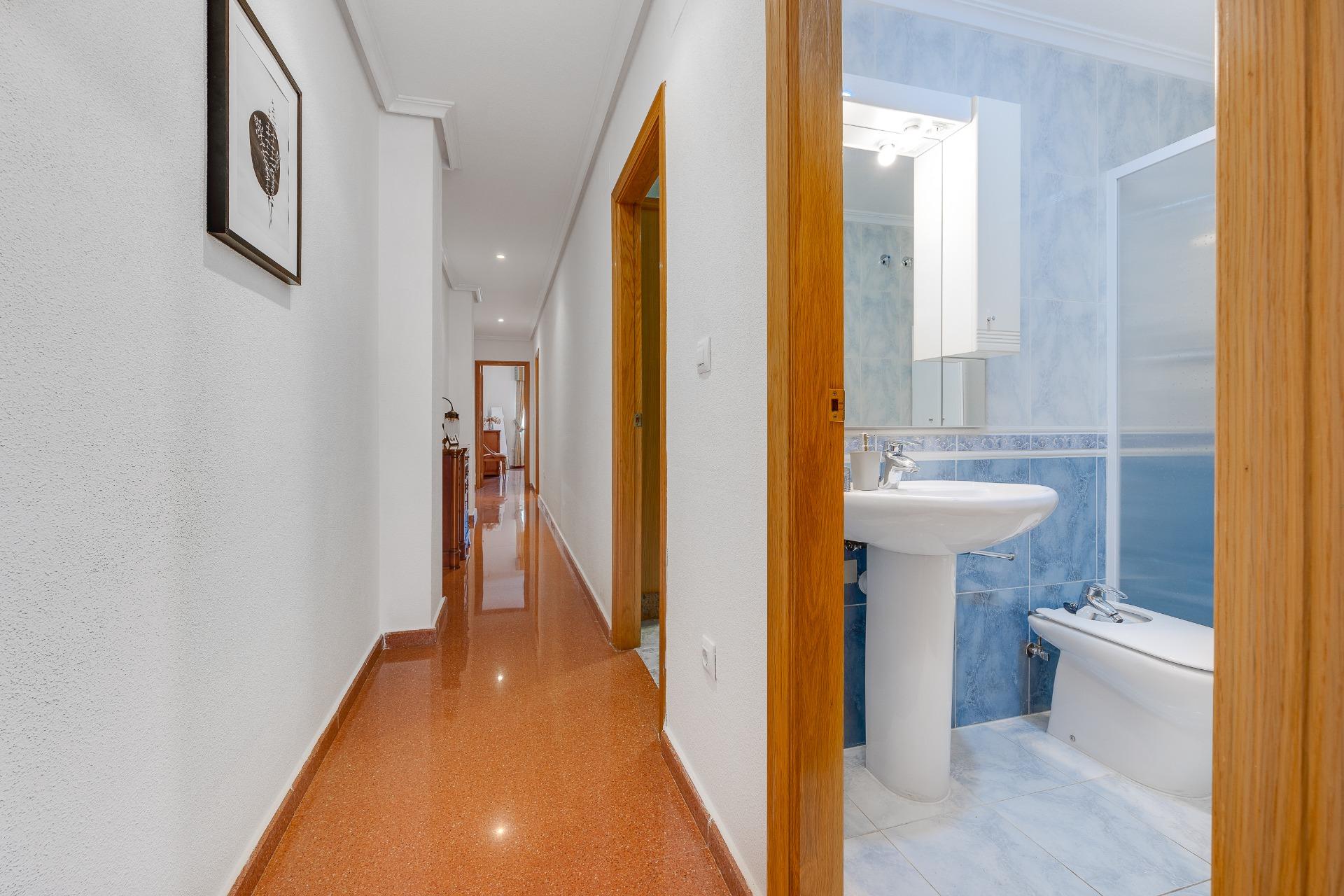 For sale - 2 Bedroom 2 Bathroom Penthouse in Torrevieja - Paseo Maritimo  - Alicante