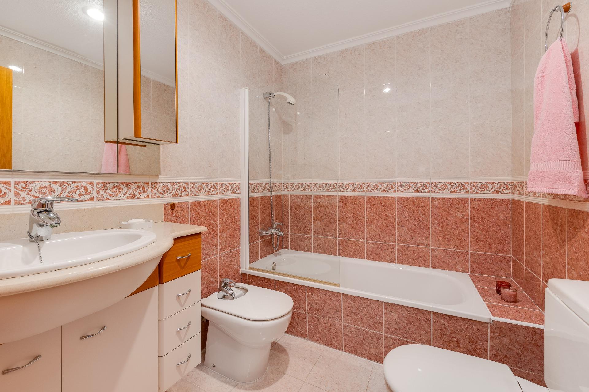 For sale - 2 Bedroom 2 Bathroom Penthouse in Torrevieja - Paseo Maritimo  - Alicante