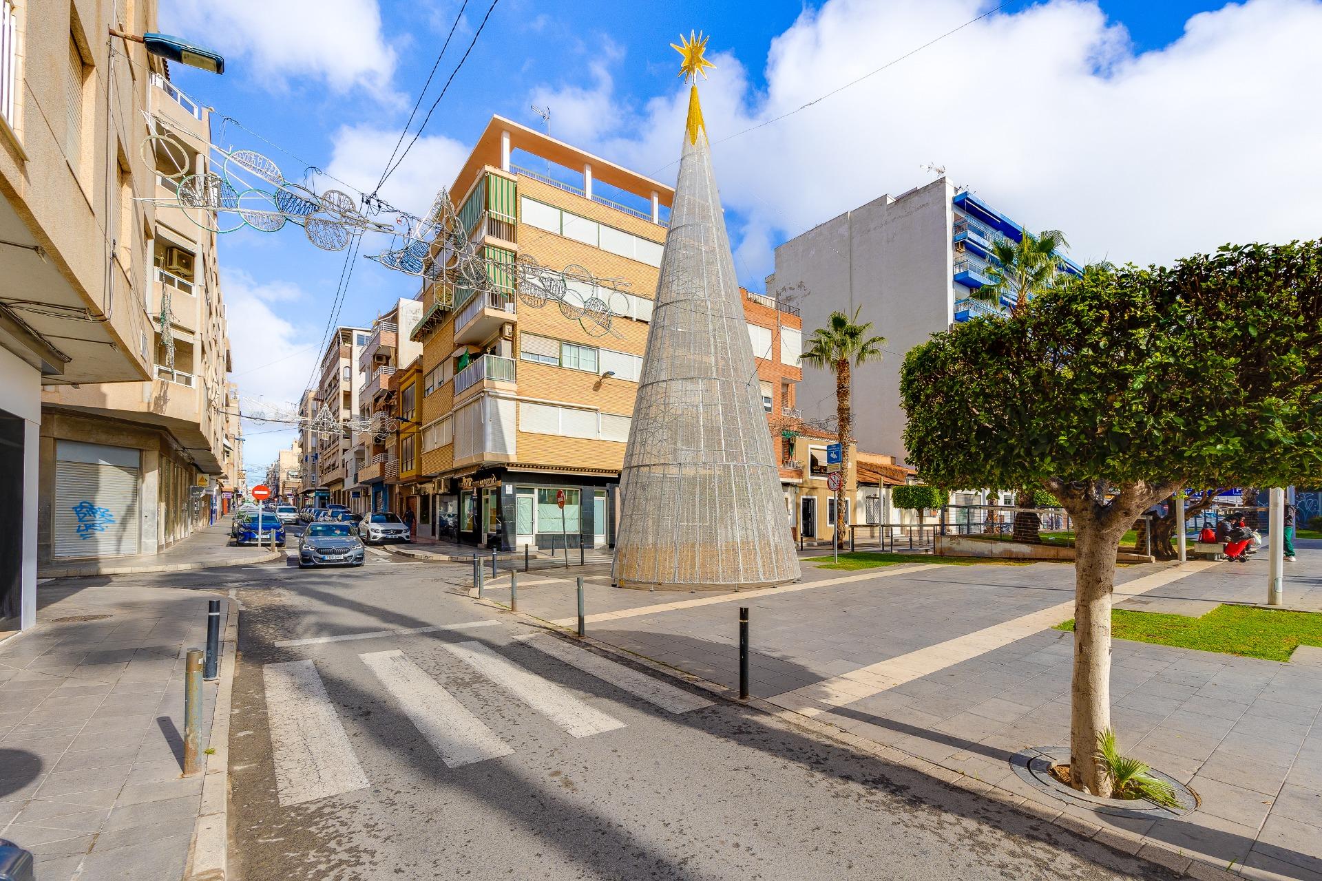 For sale - 2 Bedroom 2 Bathroom Penthouse in Torrevieja - Paseo Maritimo  - Alicante