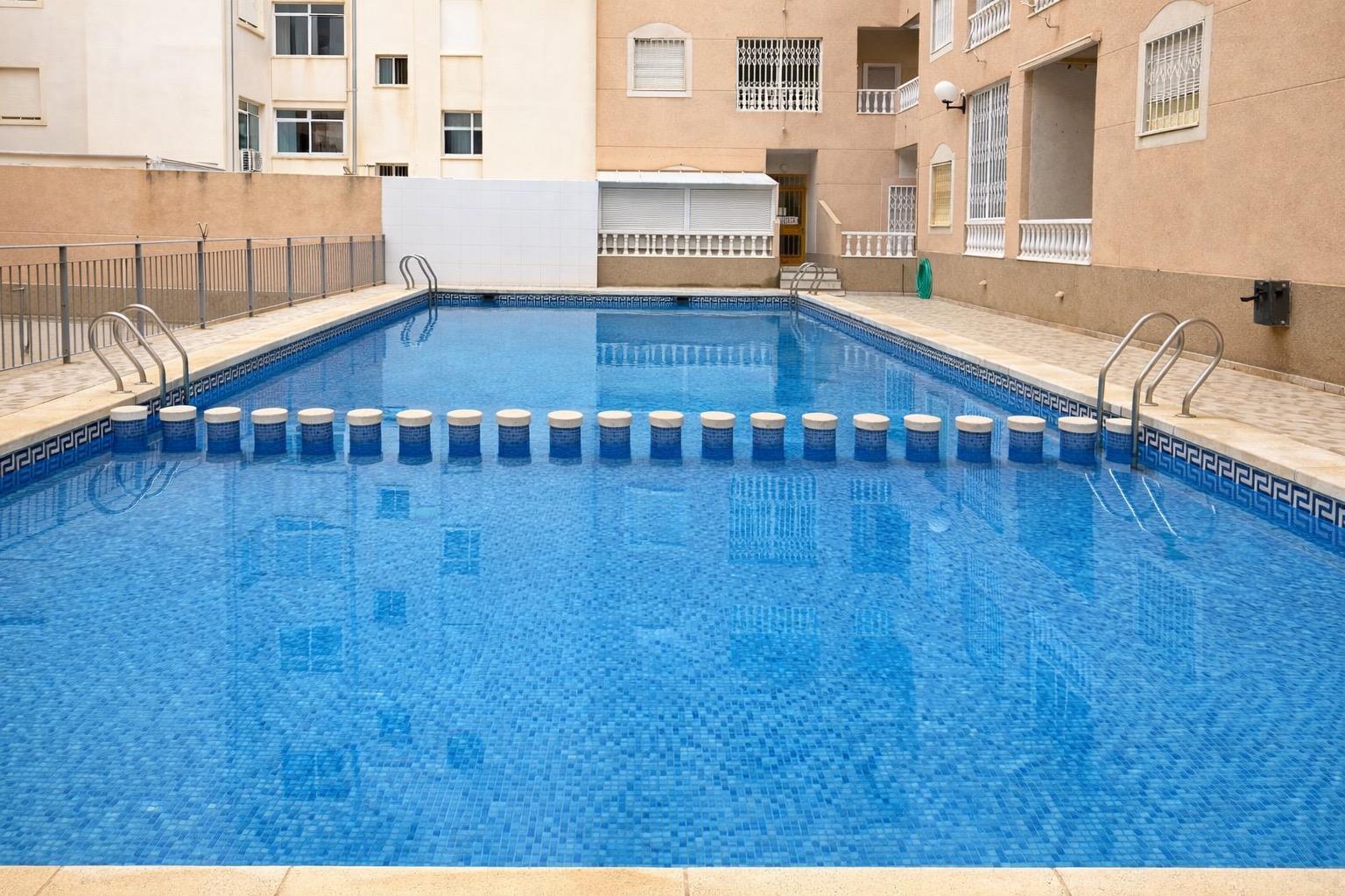 For sale - 2 Bedroom 1 Bathroom Apartment in Torrevieja - Habaneras  - Alicante