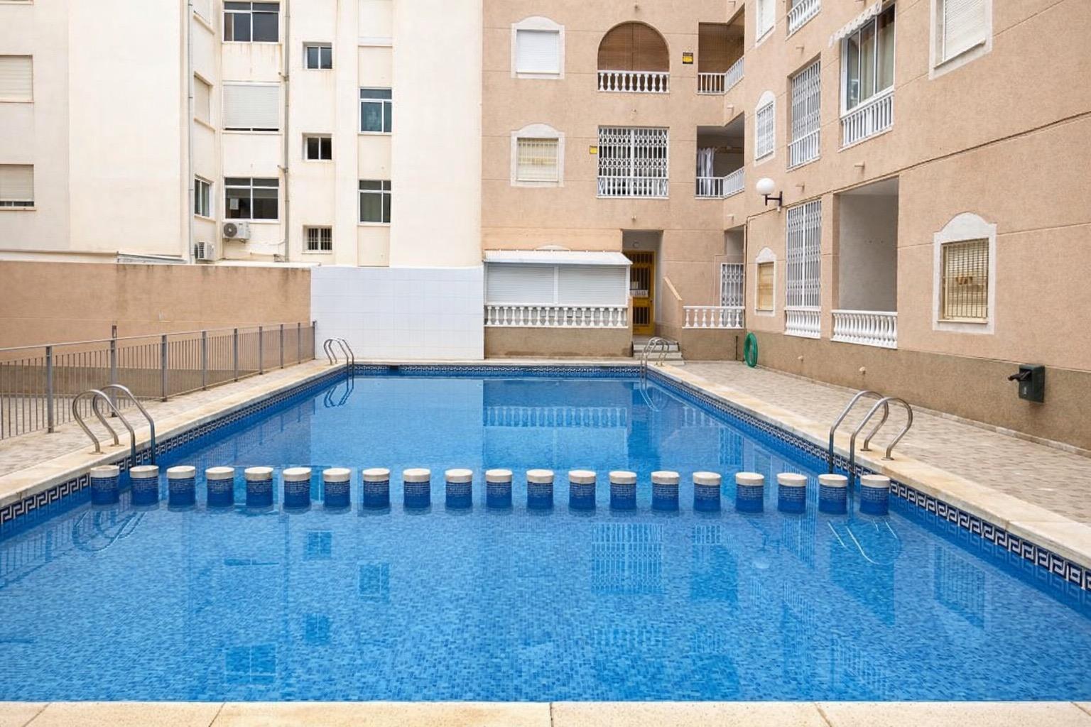 For sale - 2 Bedroom 1 Bathroom Apartment in Torrevieja - Habaneras  - Alicante