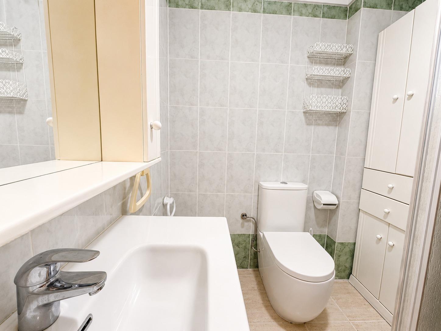 For sale - 2 Bedroom 1 Bathroom Apartment in Torrevieja - Habaneras  - Alicante