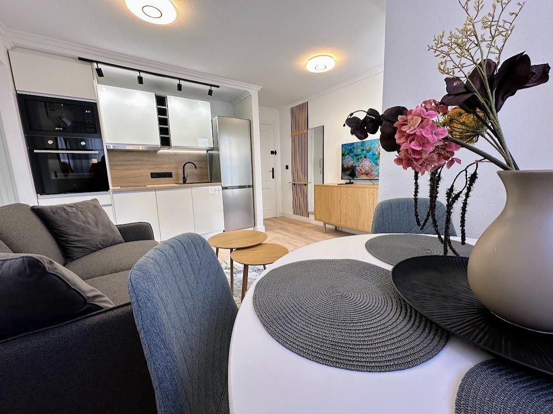 For sale - 2 Bedroom 1 Bathroom Apartment in Torrevieja - Centro  - Alicante