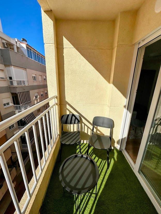 For sale - 2 Bedroom 1 Bathroom Apartment in Torrevieja - Centro  - Alicante