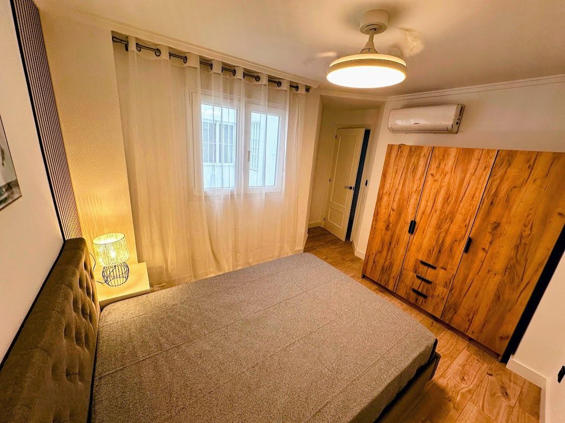 For sale - 2 Bedroom 1 Bathroom Apartment in Torrevieja - Centro  - Alicante