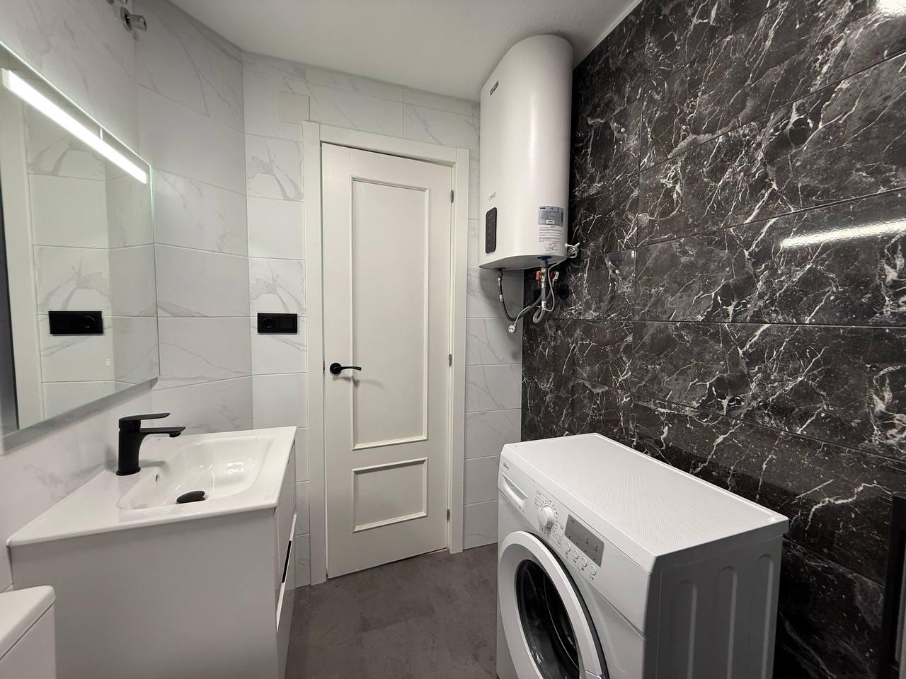 For sale - 2 Bedroom 1 Bathroom Apartment in Torrevieja - Centro  - Alicante