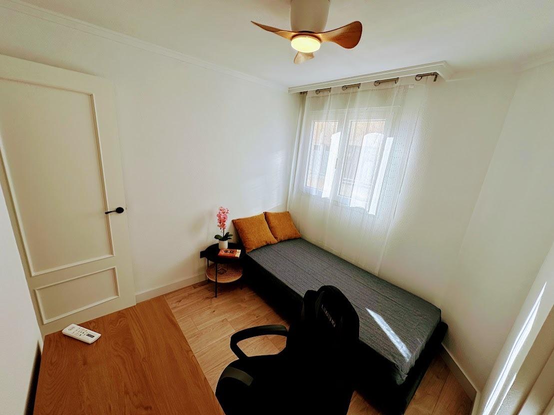 For sale - 2 Bedroom 1 Bathroom Apartment in Torrevieja - Centro  - Alicante