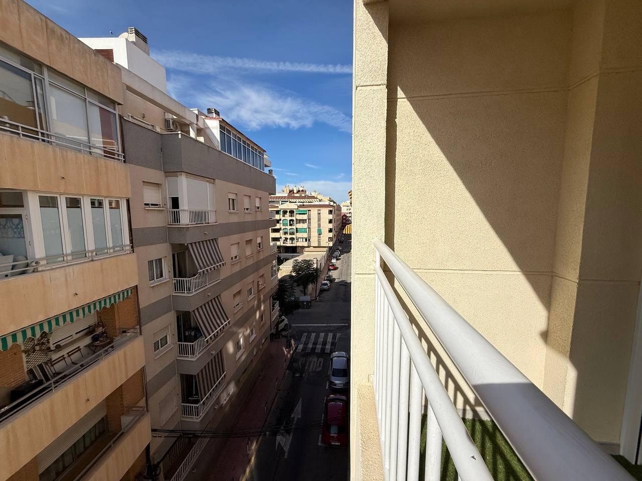 For sale - 2 Bedroom 1 Bathroom Apartment in Torrevieja - Centro  - Alicante