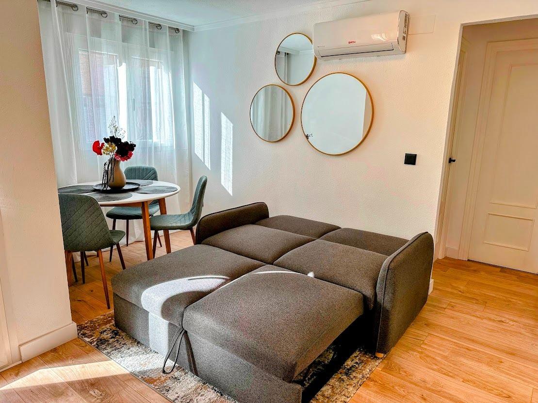 For sale - 2 Bedroom 1 Bathroom Apartment in Torrevieja - Centro  - Alicante
