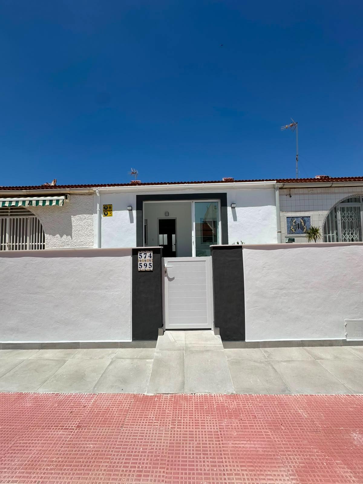 For sale - 2 Bedroom 1 Bathroom Bungalow in Torrevieja - La Siesta - El Salado - Torreta  - Alicante