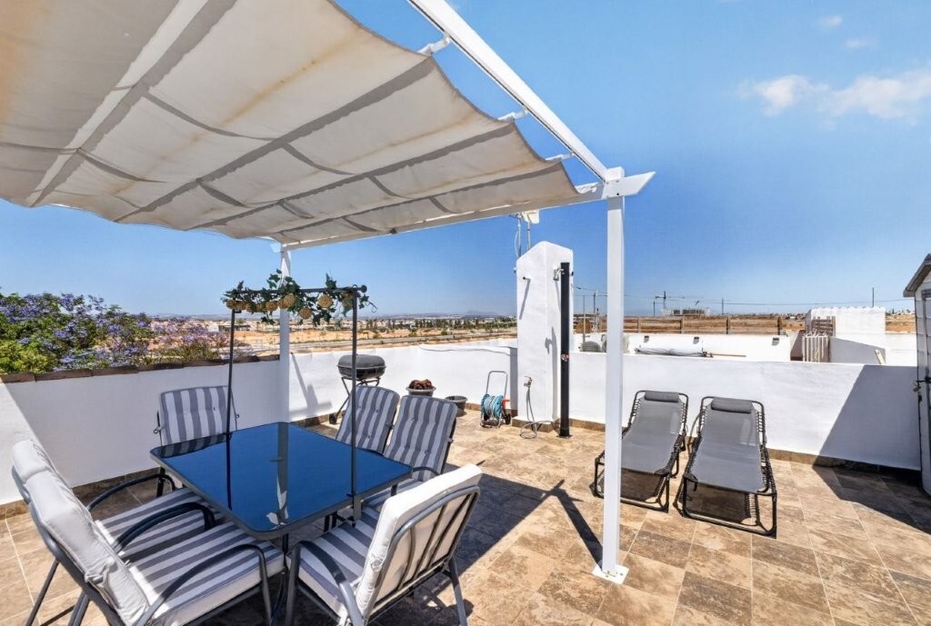 For sale - 2 Bedroom 1 Bathroom Apartment Penthouse in Torrevieja - Jardin del Mar  - Alicante