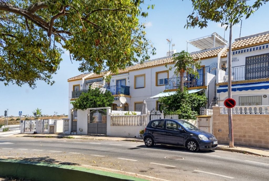 For sale - 2 Bedroom 1 Bathroom Apartment Penthouse in Torrevieja - Jardin del Mar  - Alicante