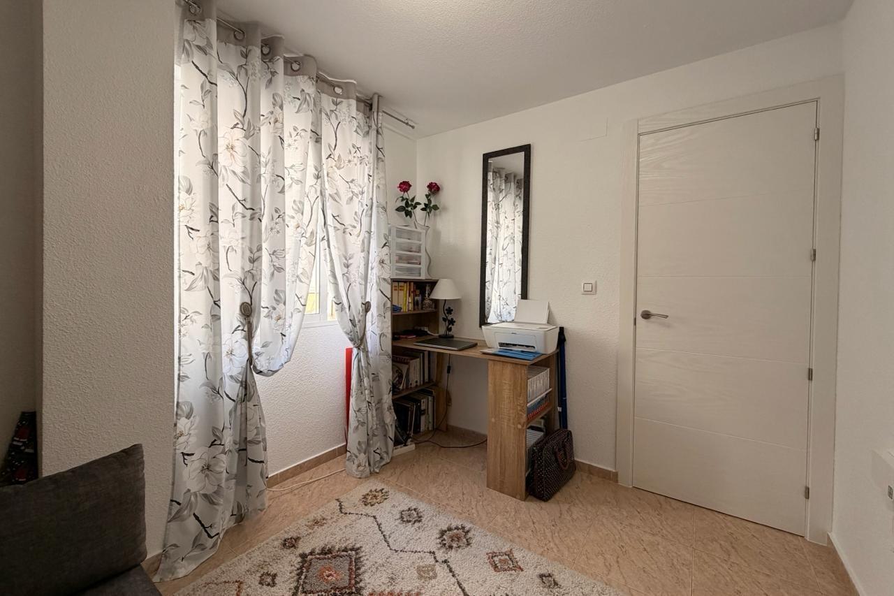 For sale - 2 Bedroom 1 Bathroom Apartment in Torrevieja - Nueva Torrevieja  - Alicante
