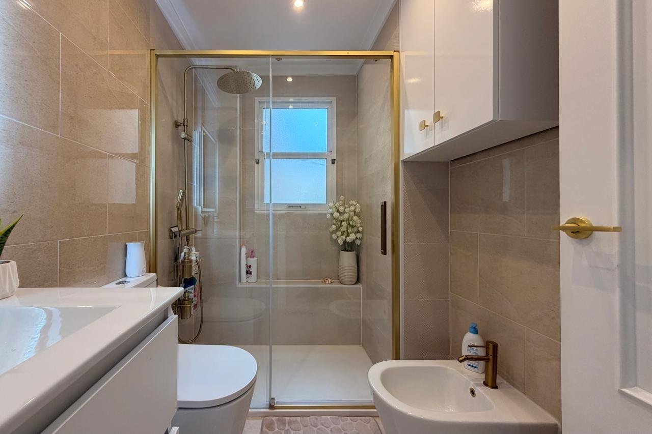 For sale - 3 Bedroom 2 Bathroom Apartment in Torrevieja - Centro  - Alicante