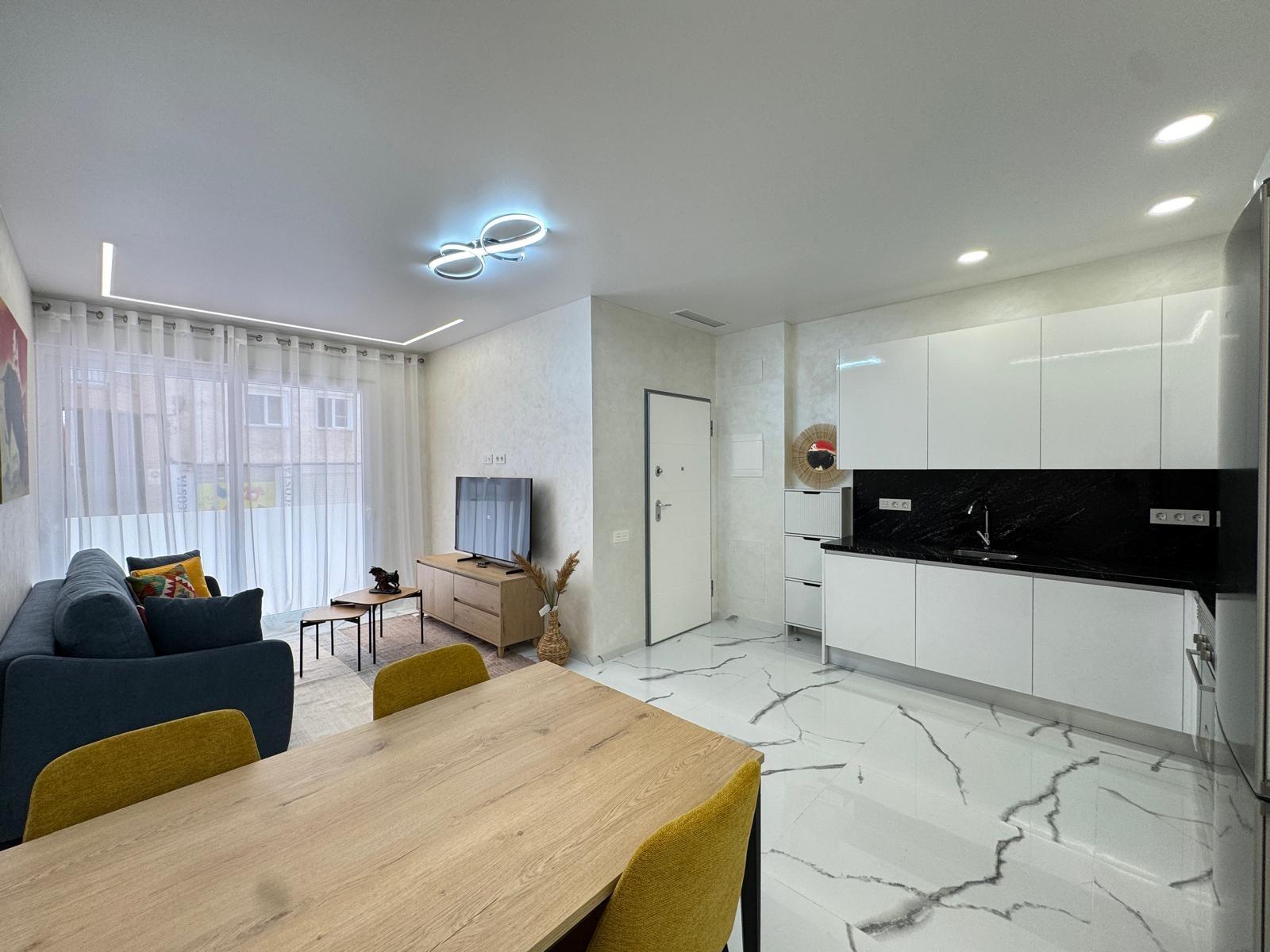 For sale - 2 Bedroom 2 Bathroom Apartment in Torrevieja - Estacion De Autobuses  - Alicante