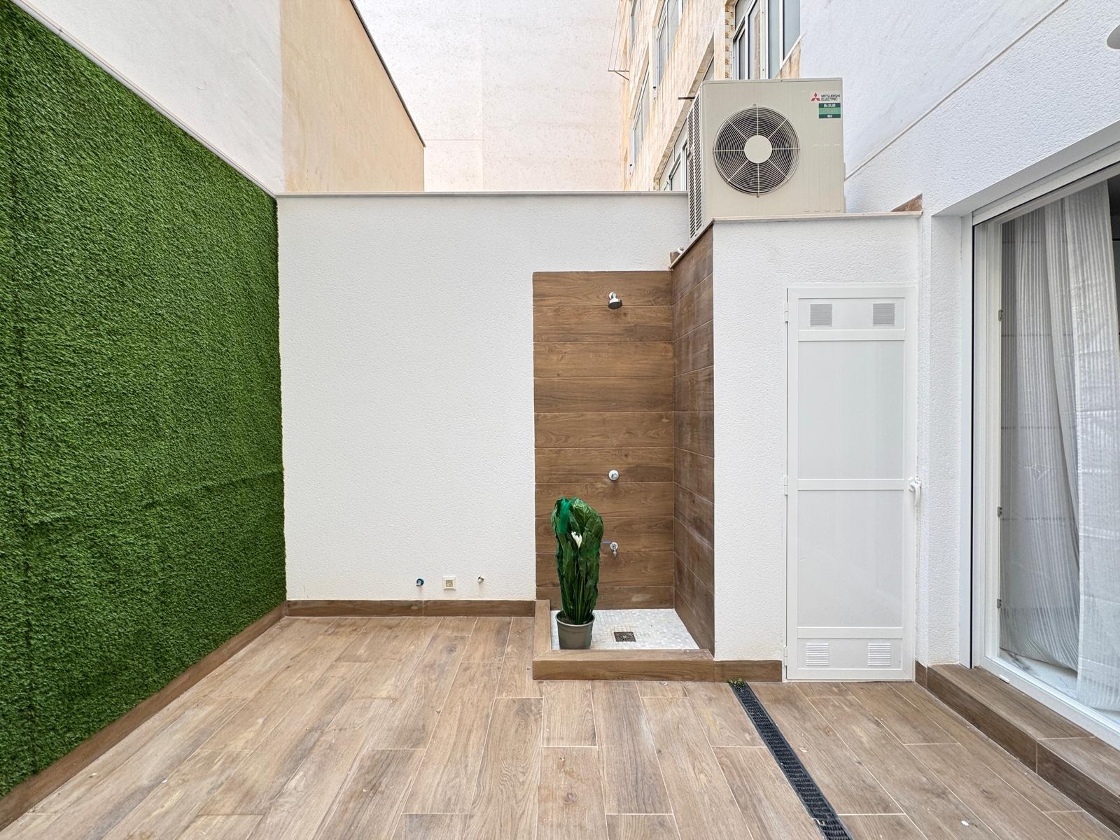 For sale - 2 Bedroom 2 Bathroom Apartment in Torrevieja - Estacion De Autobuses  - Alicante
