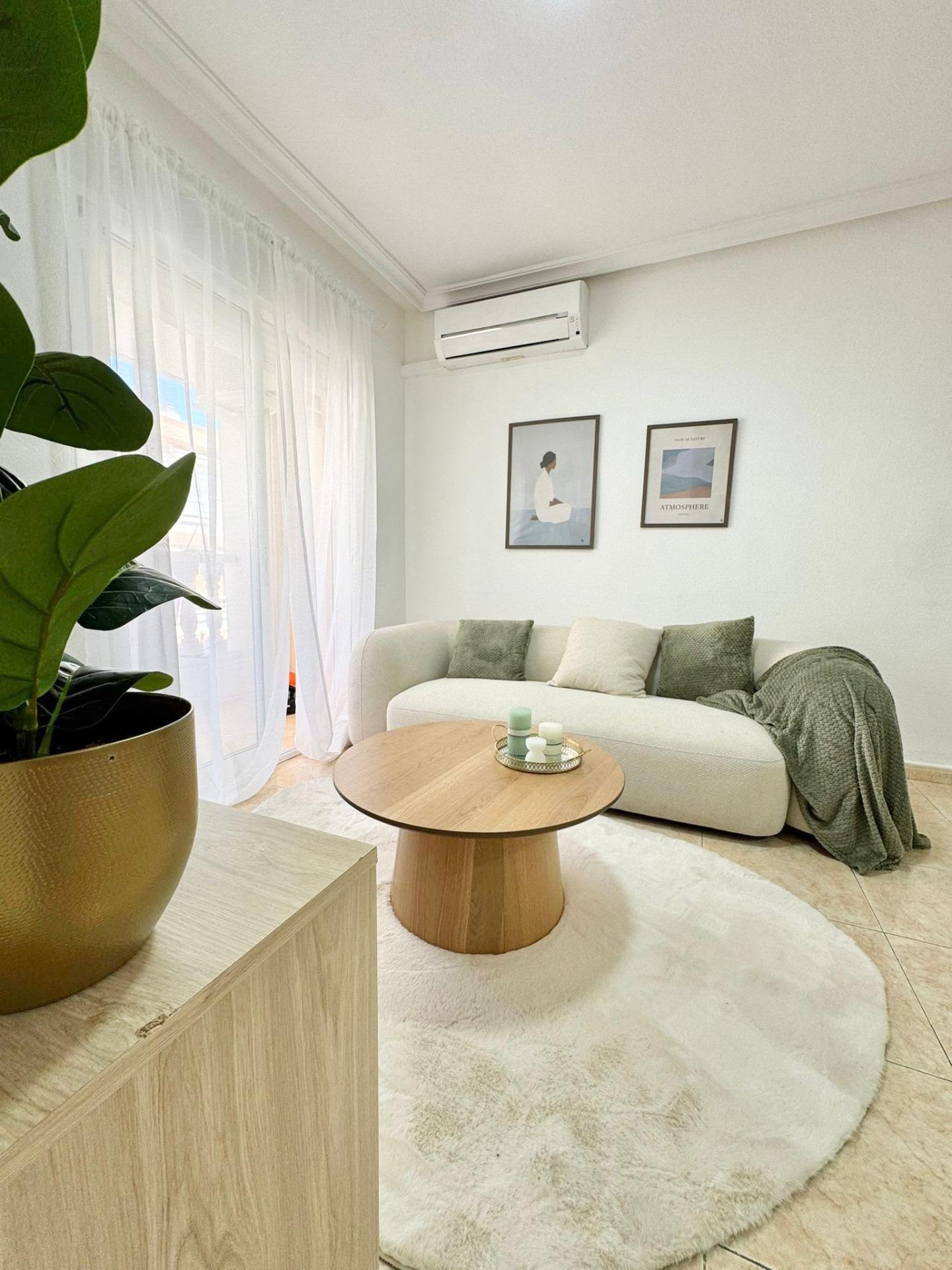 For sale - 2 Bedroom 1 Bathroom Apartment in Torrevieja - Antonio Machado  - Alicante