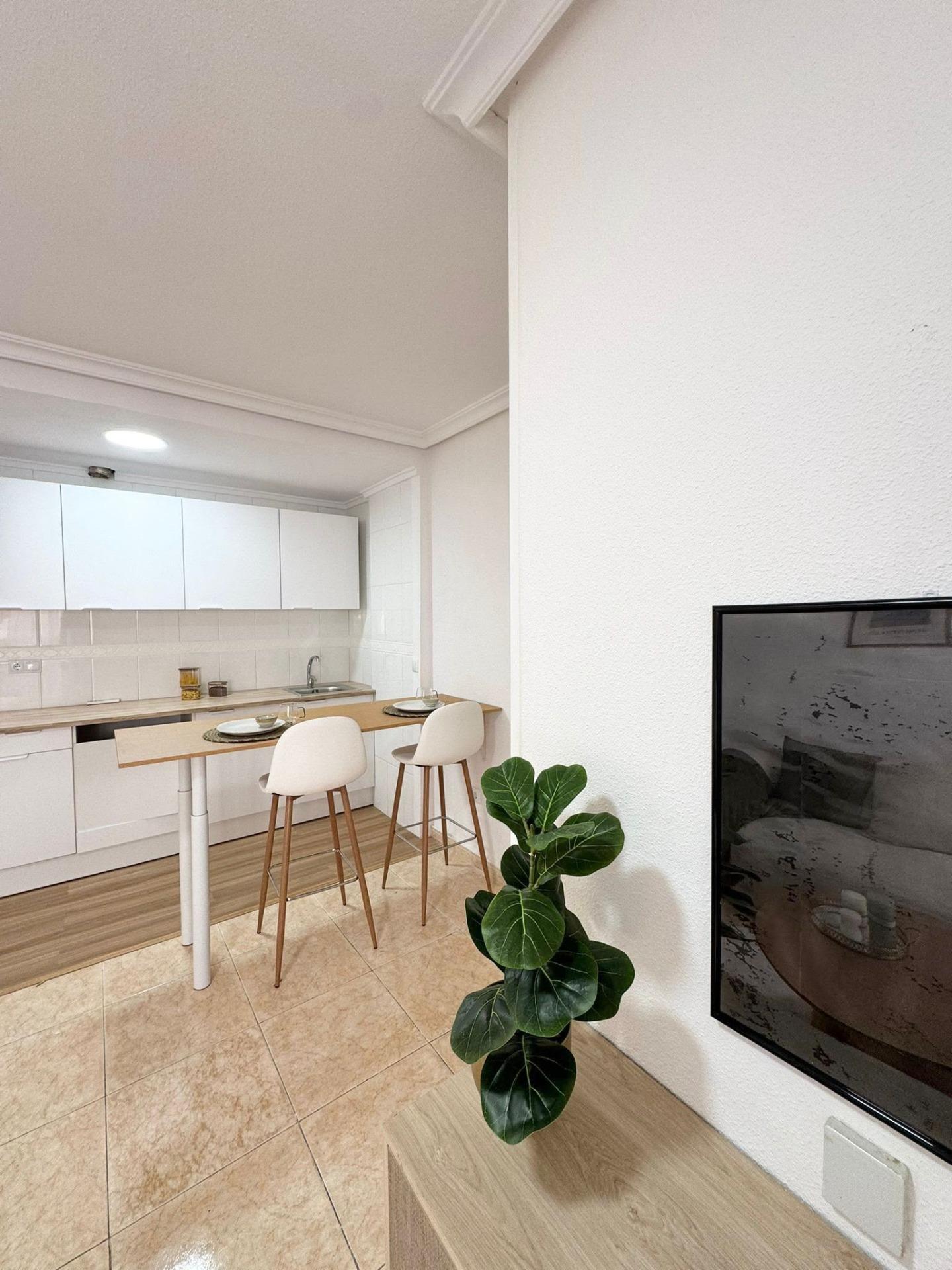 For sale - 2 Bedroom 1 Bathroom Apartment in Torrevieja - Antonio Machado  - Alicante